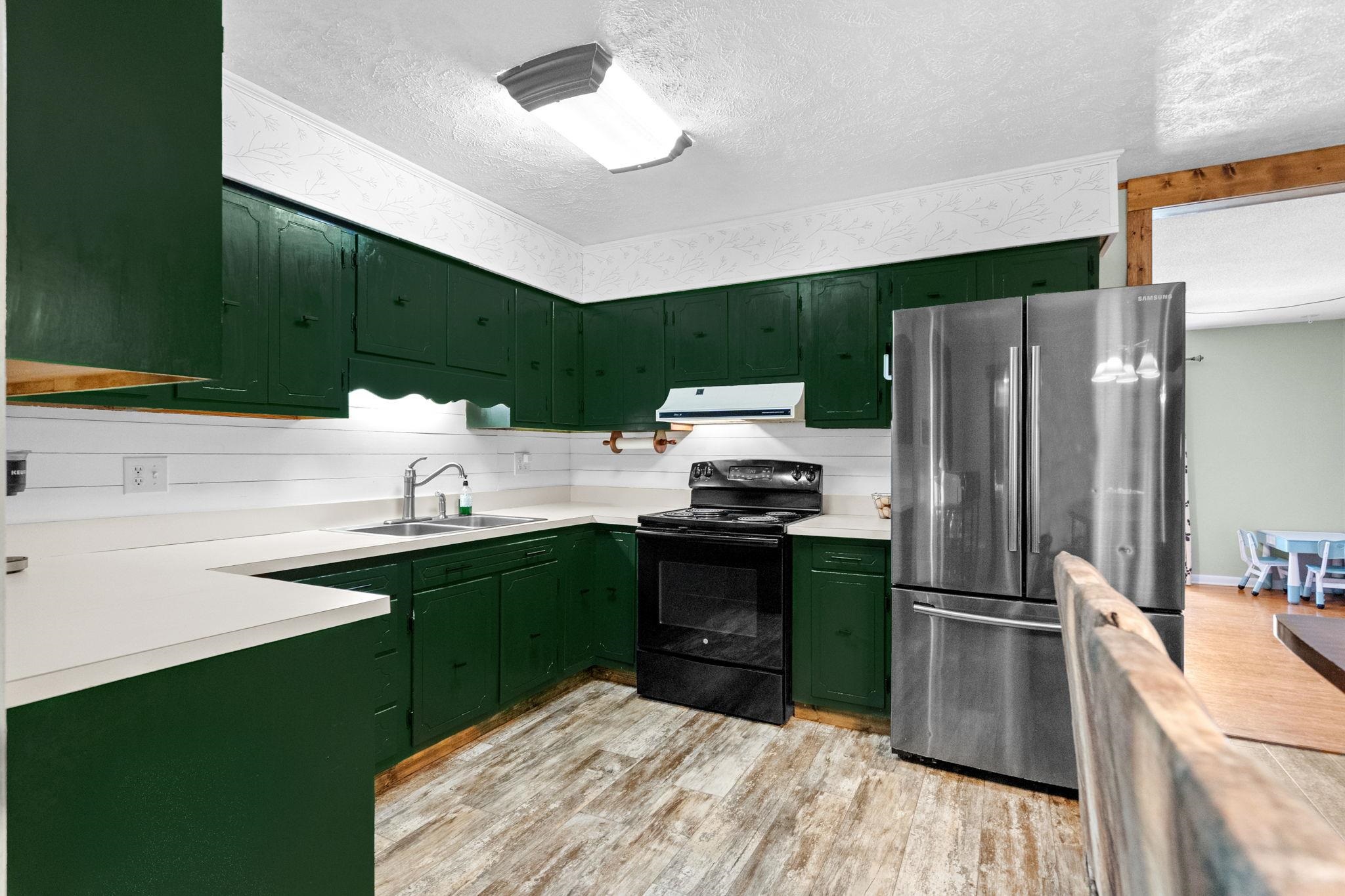 105 Twin City Circle Property Photo 4