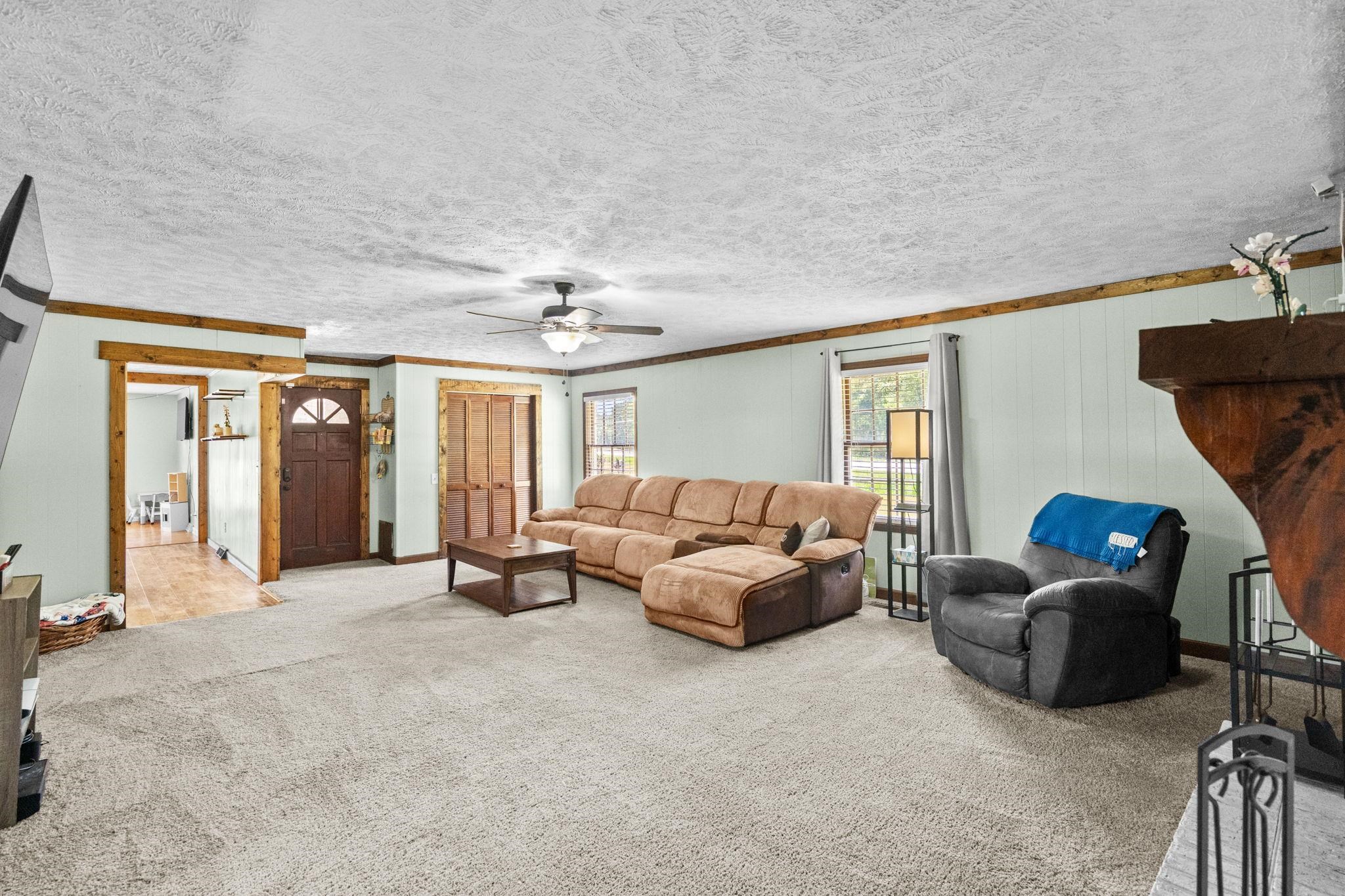 105 Twin City Circle Property Photo 7