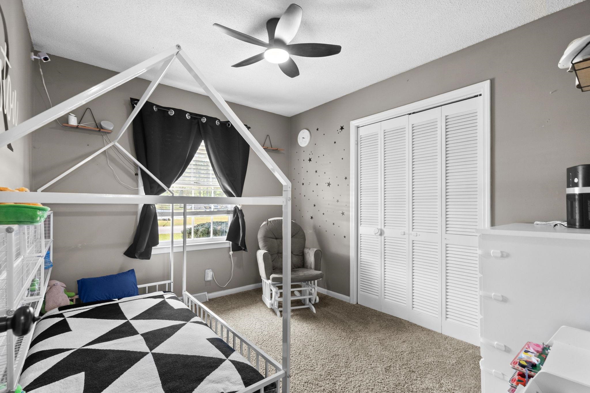 105 Twin City Circle Property Photo 15