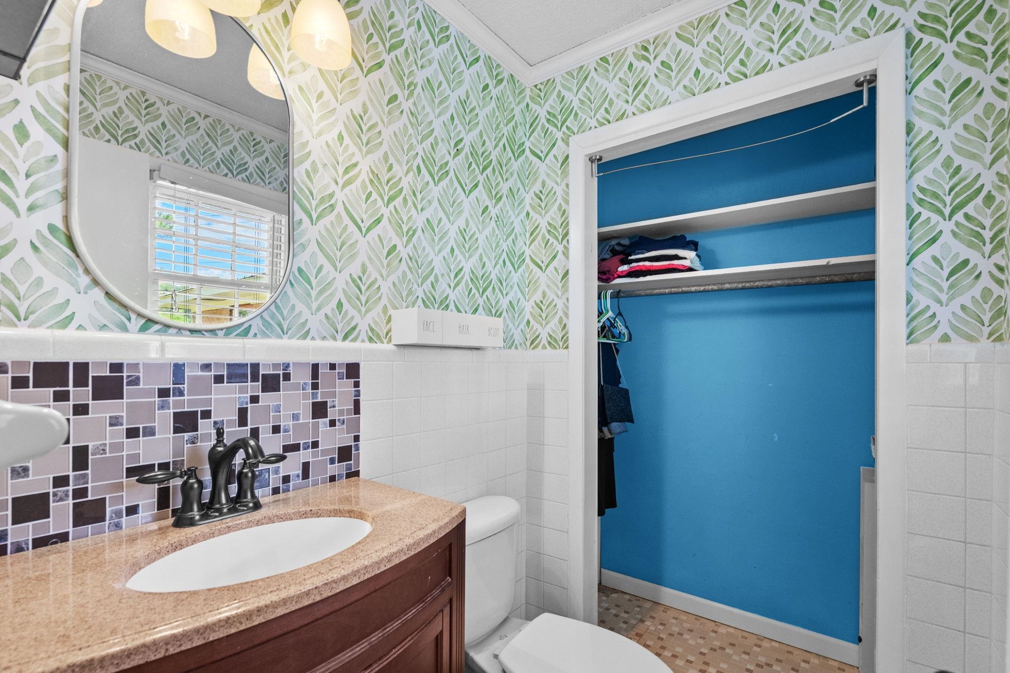 105 Twin City Circle Property Photo 16