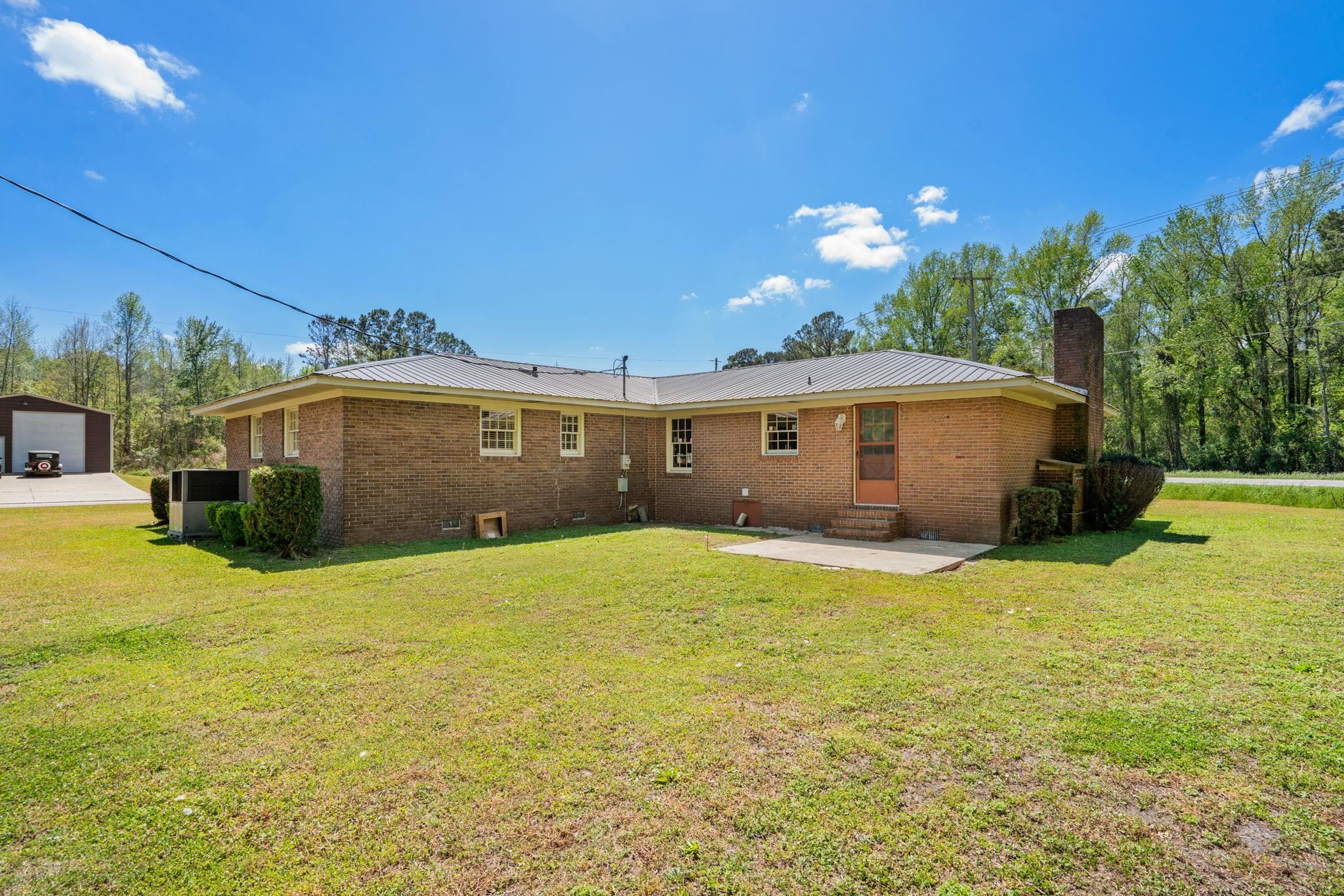 105 Twin City Circle Property Photo 17