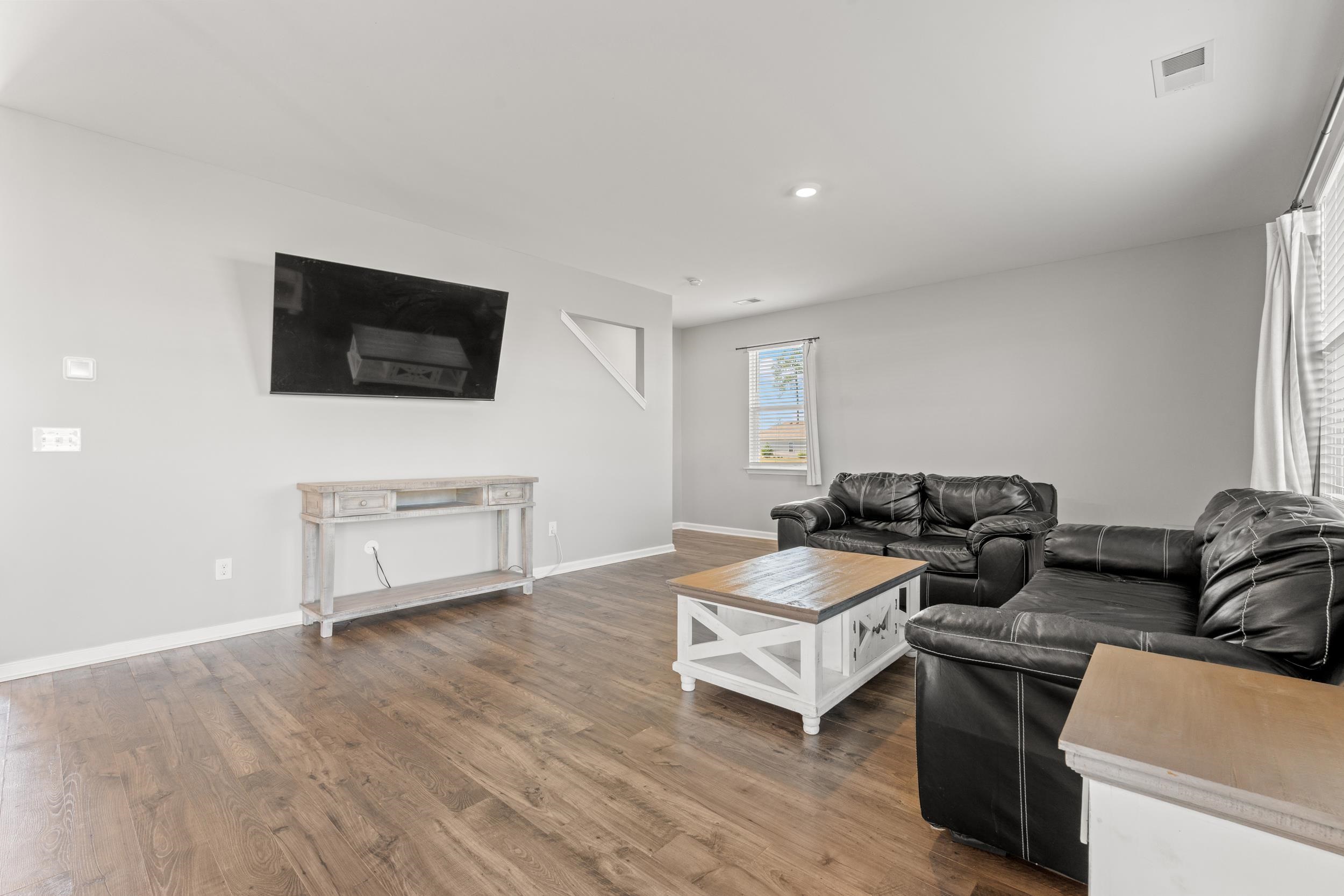 420 Sunforest Way Property Photo 3
