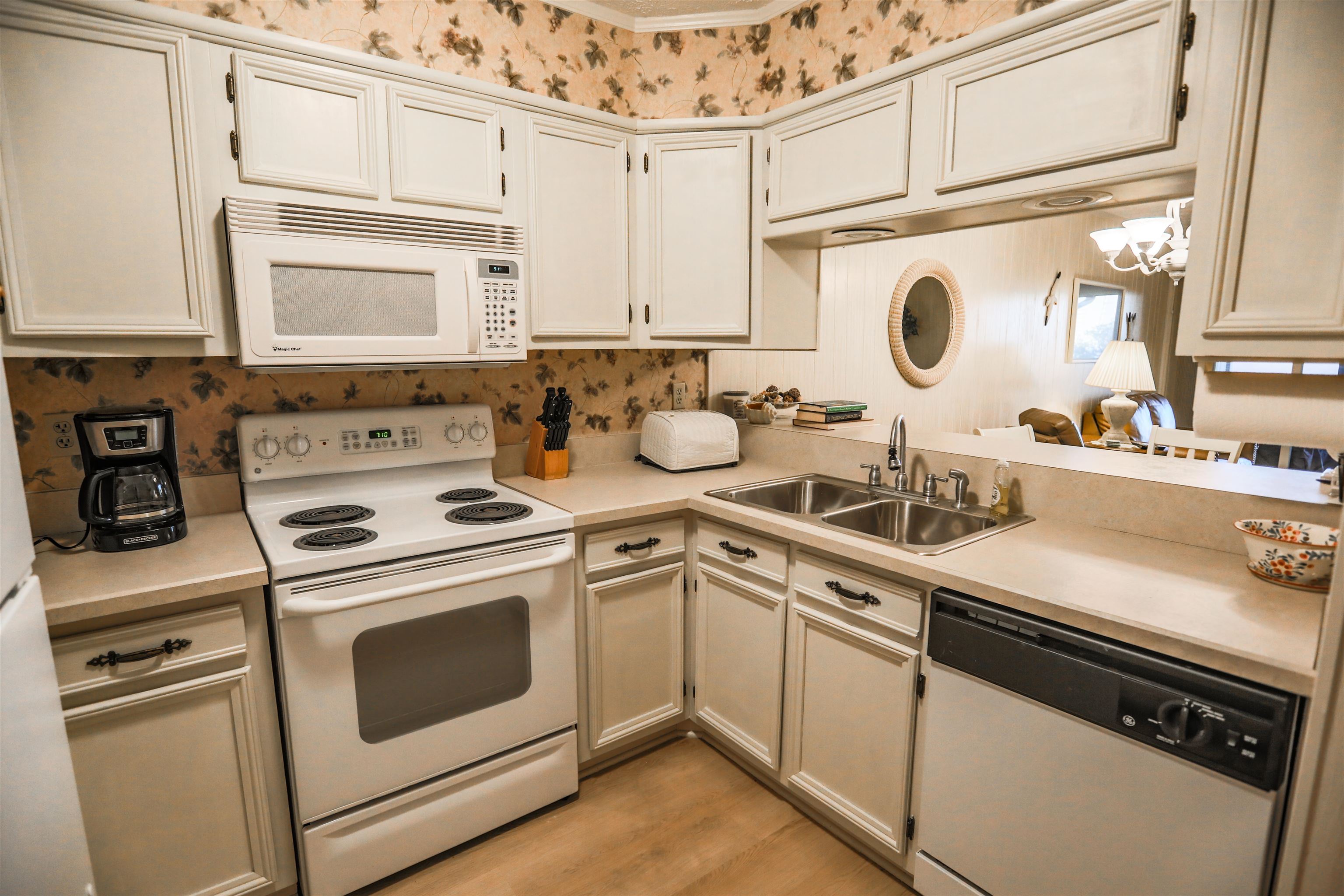 9501 Shore Dr. Property Photo 4