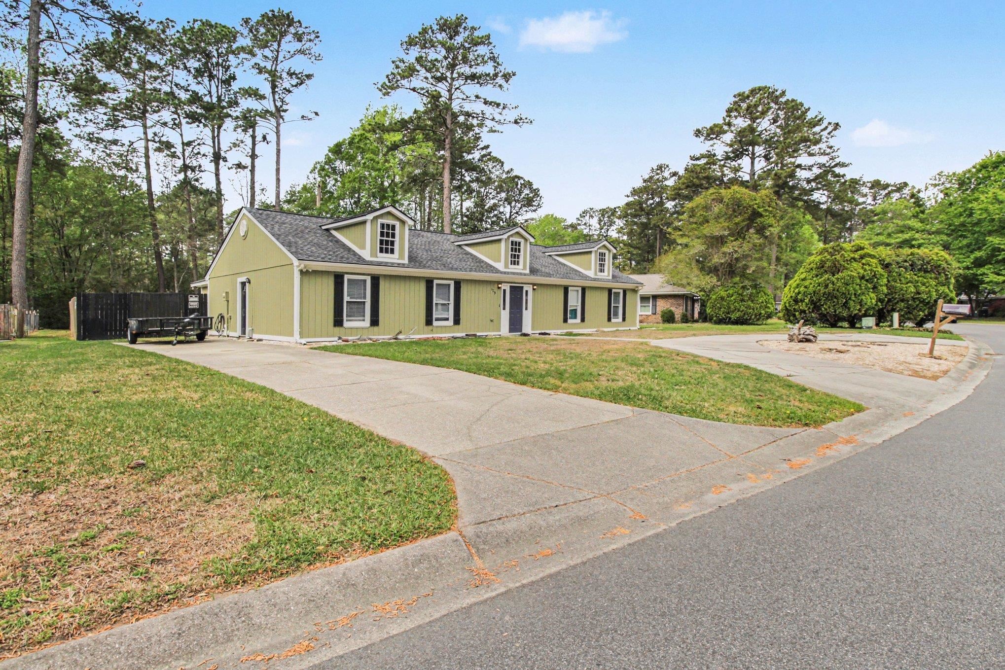 129 Brookgate Dr. Property Photo 3