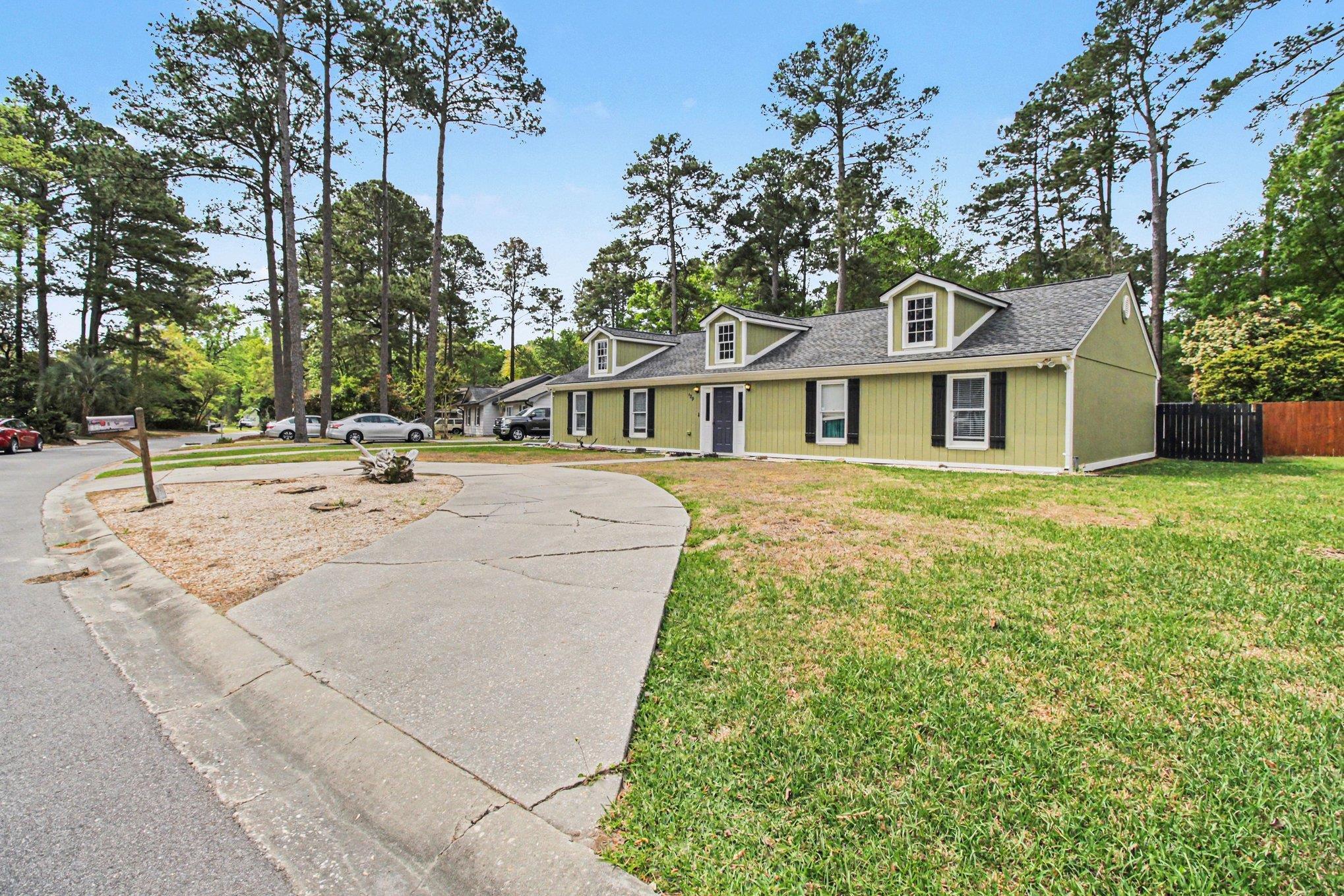 129 Brookgate Dr. Property Photo 4