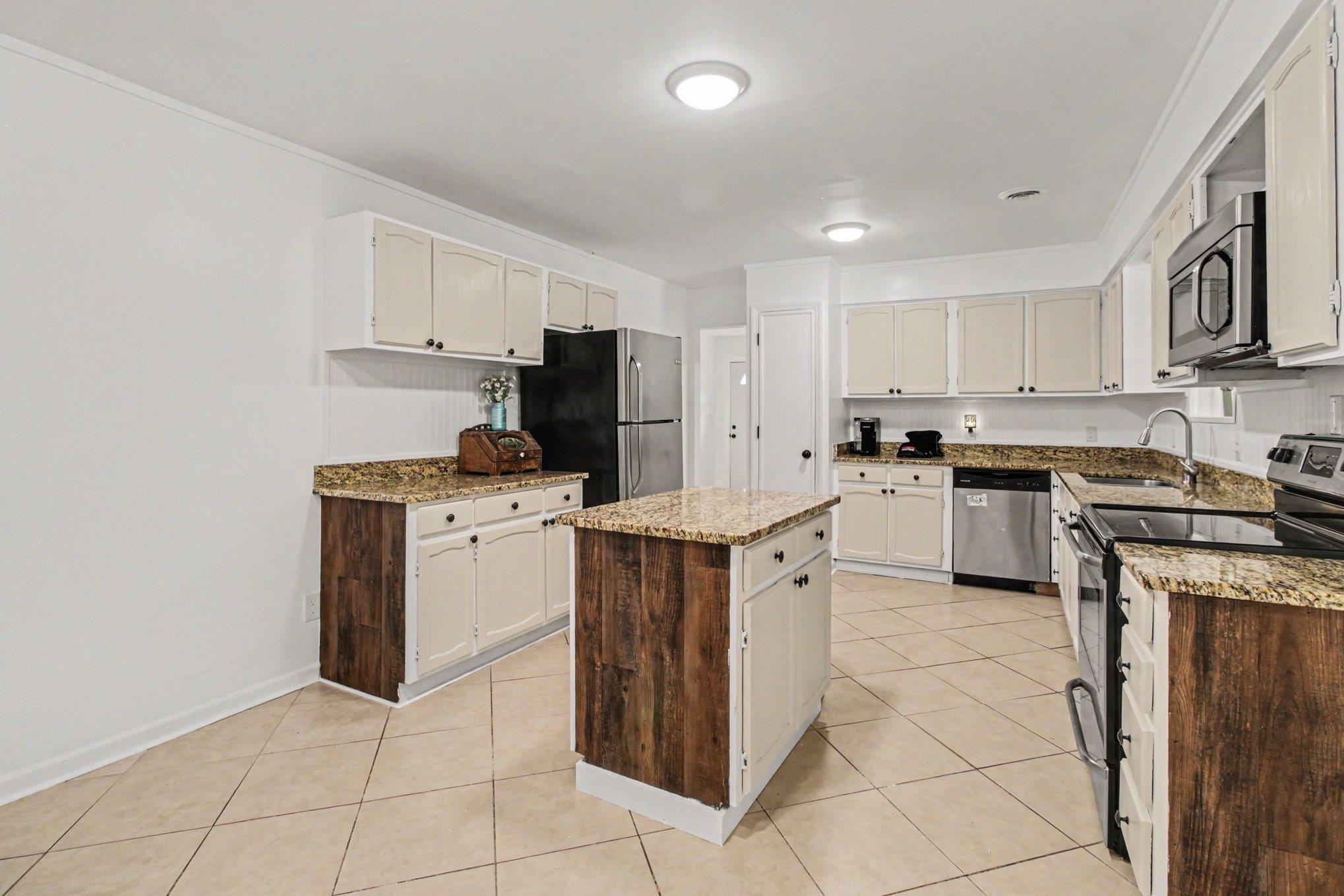 129 Brookgate Dr. Property Photo 11