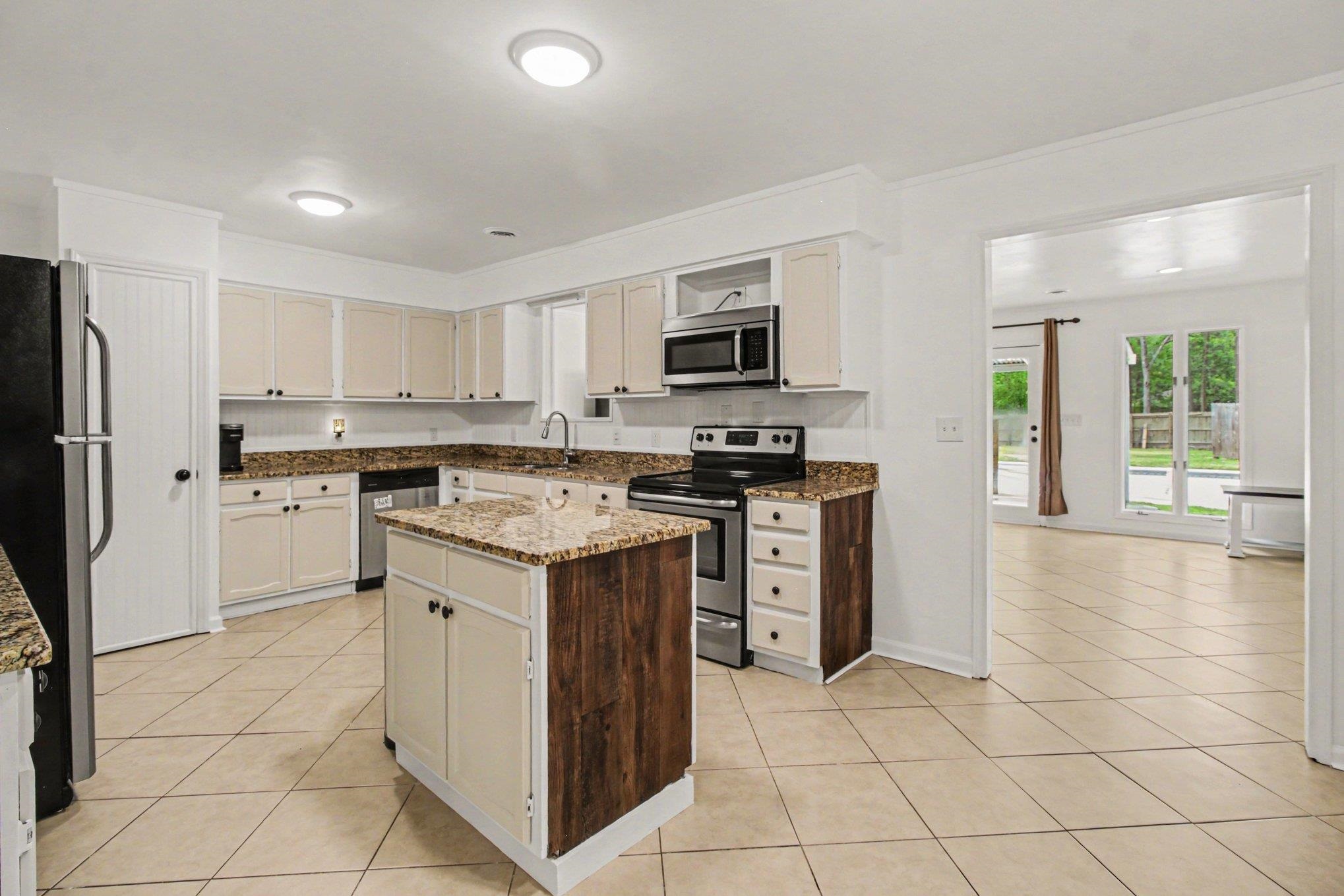 129 Brookgate Dr. Property Photo 12