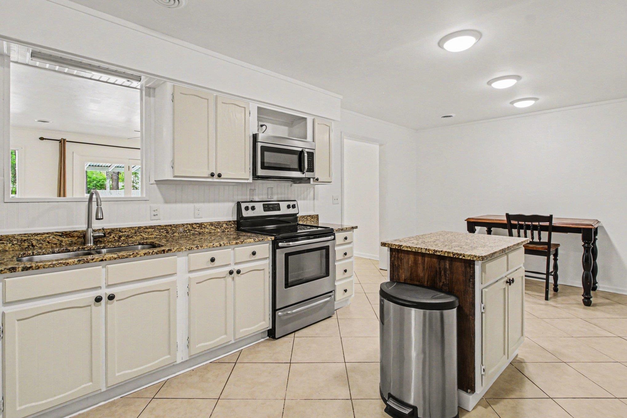 129 Brookgate Dr. Property Photo 13
