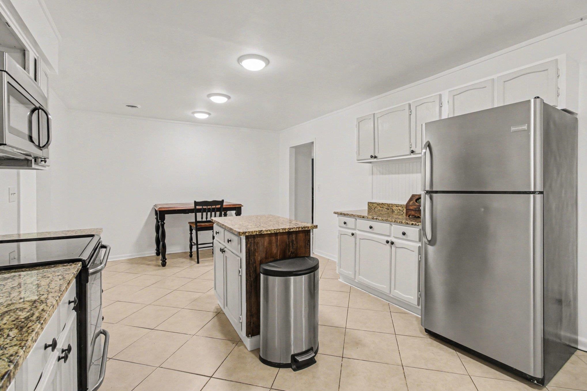 129 Brookgate Dr. Property Photo 14