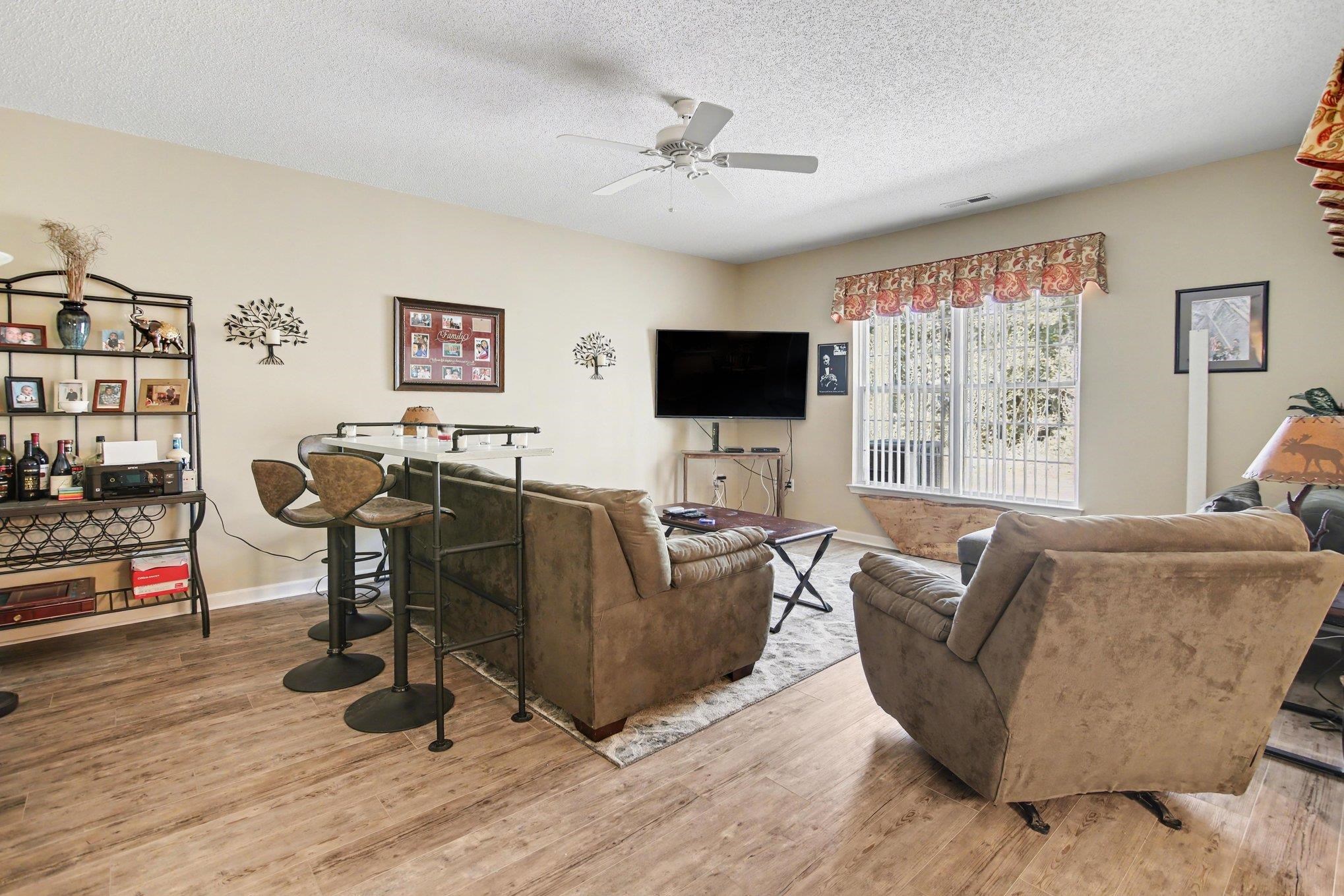425 Colonial Trace Dr. Property Photo 2
