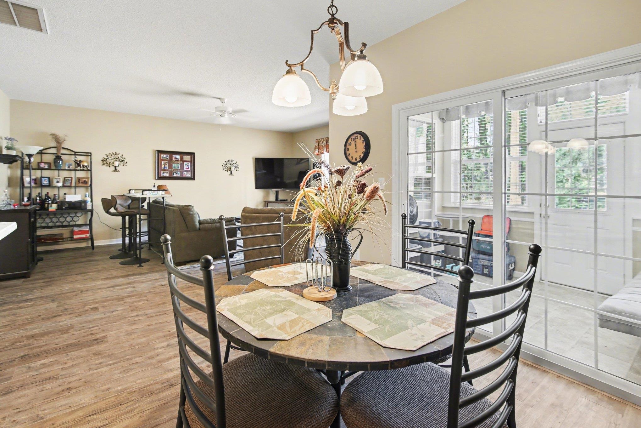 425 Colonial Trace Dr. Property Photo 4