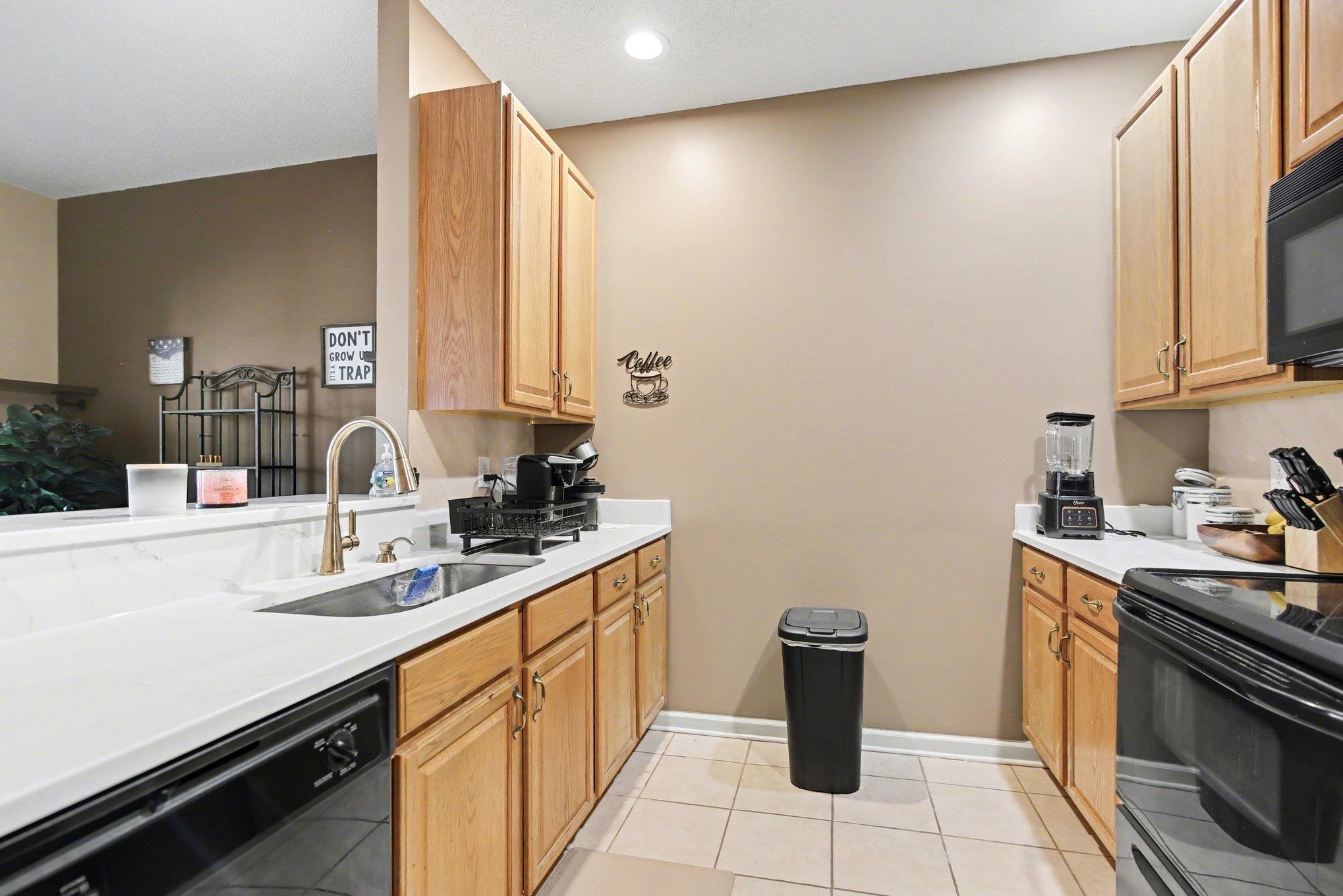 425 Colonial Trace Dr. Property Photo 7