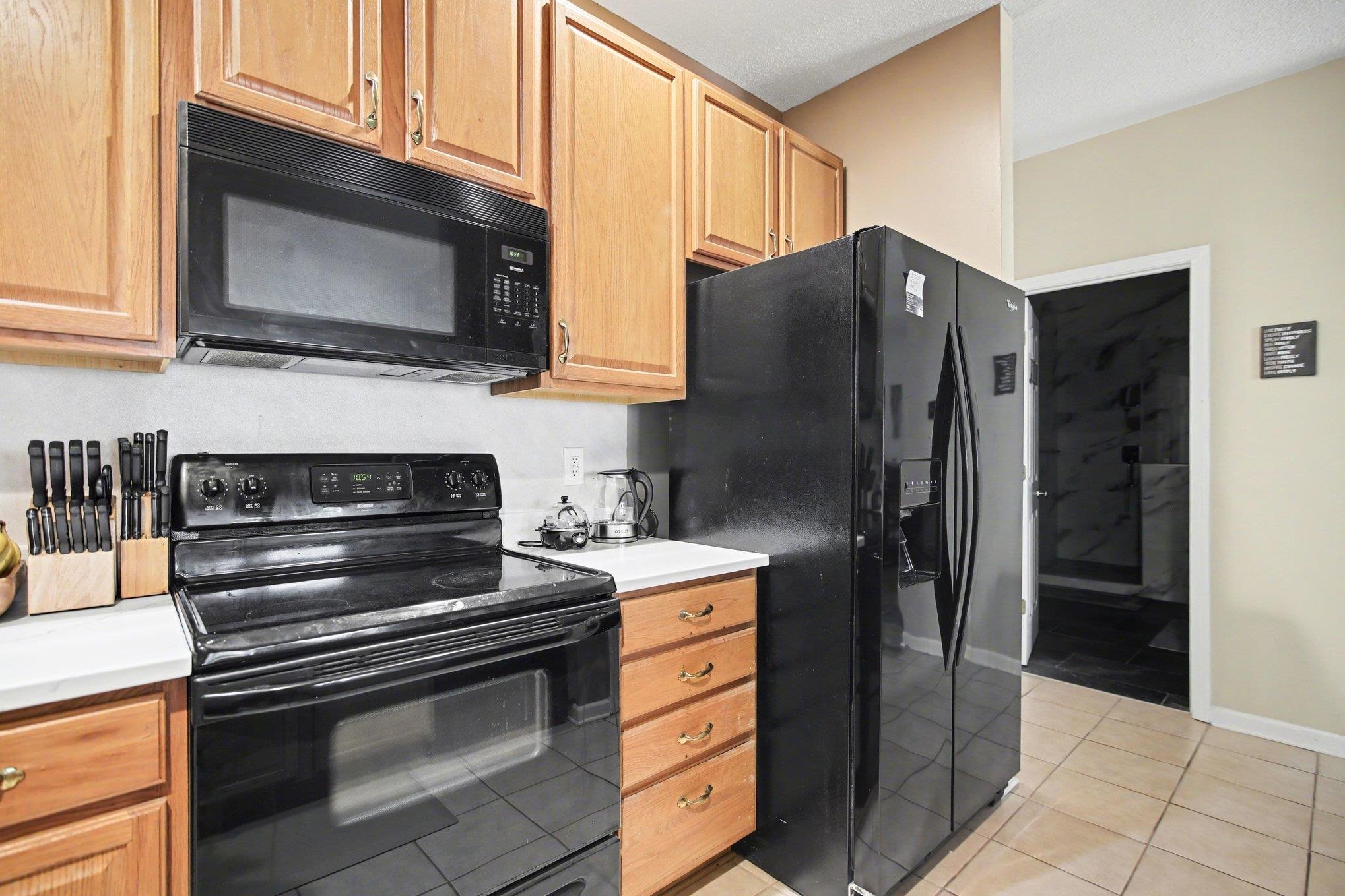 425 Colonial Trace Dr. Property Photo 8