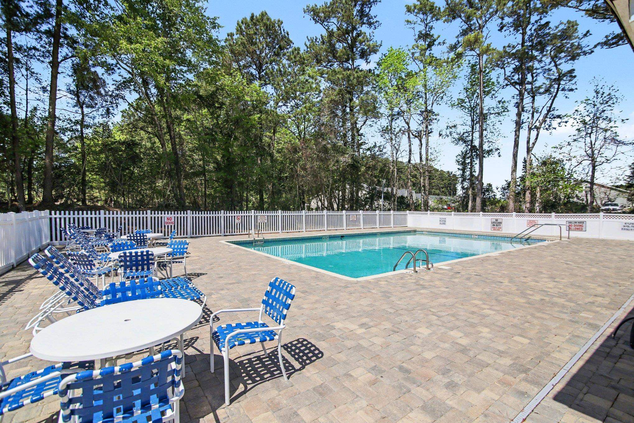425 Colonial Trace Dr. Property Photo 28