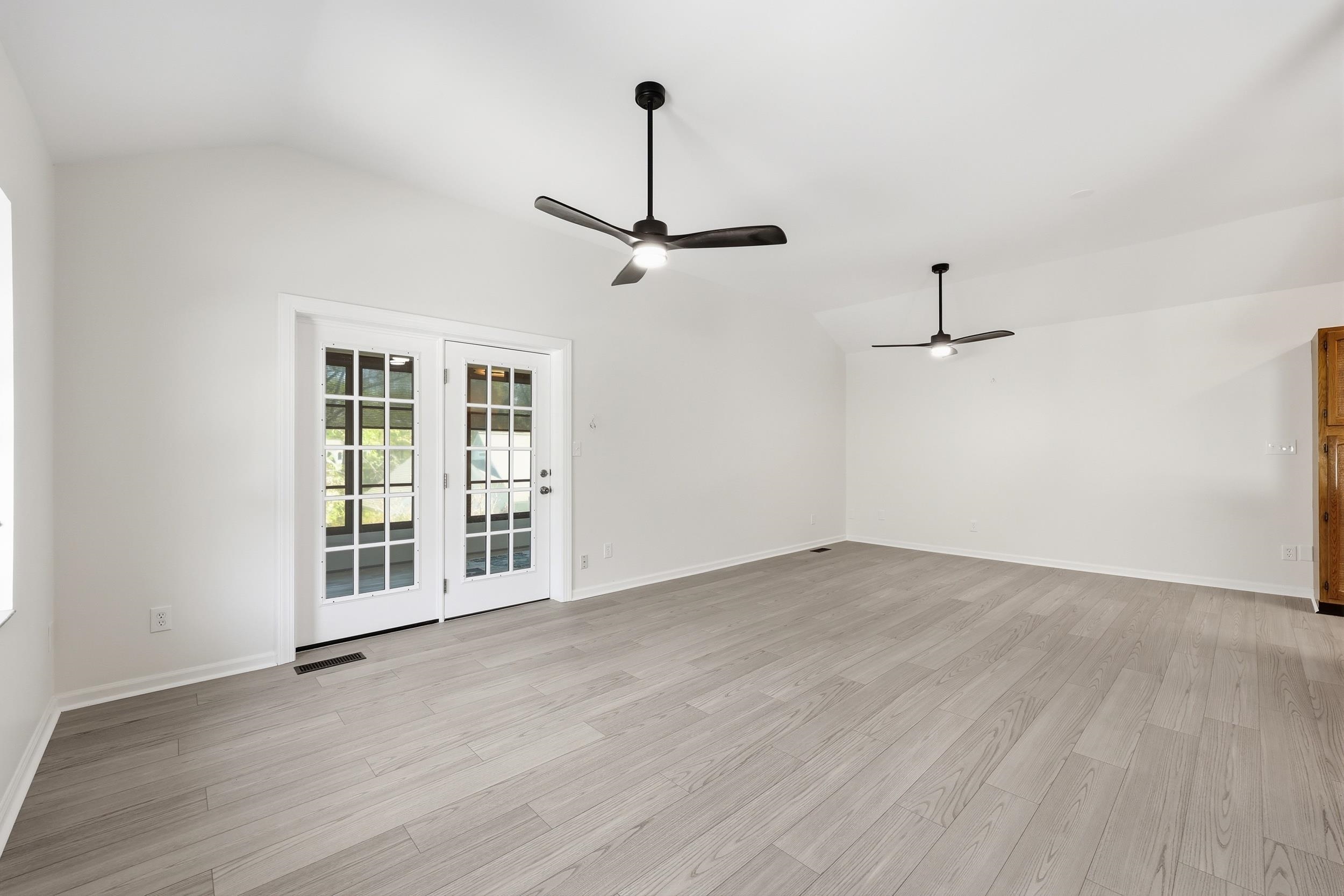 2227 Jefferson Circle Property Photo 4