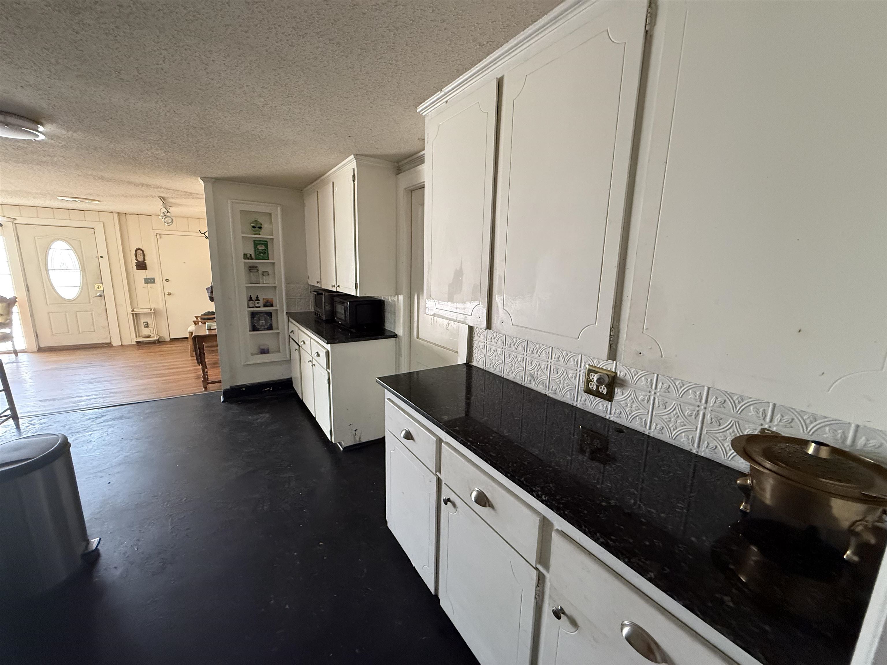 605 E Main St. Property Photo 21