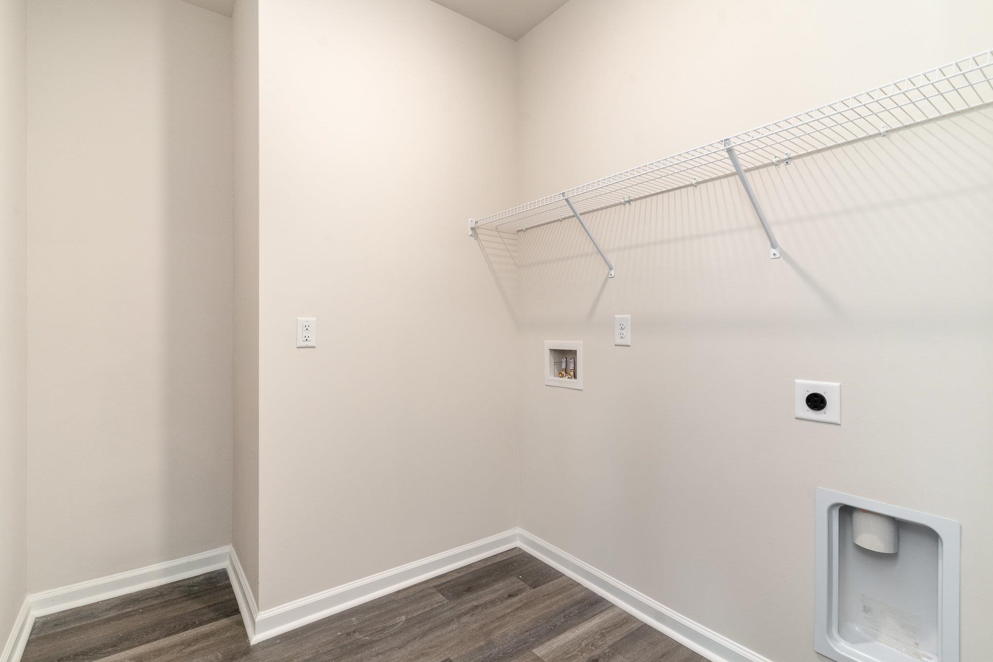 814 Farmers Passage Loop Property Photo 24
