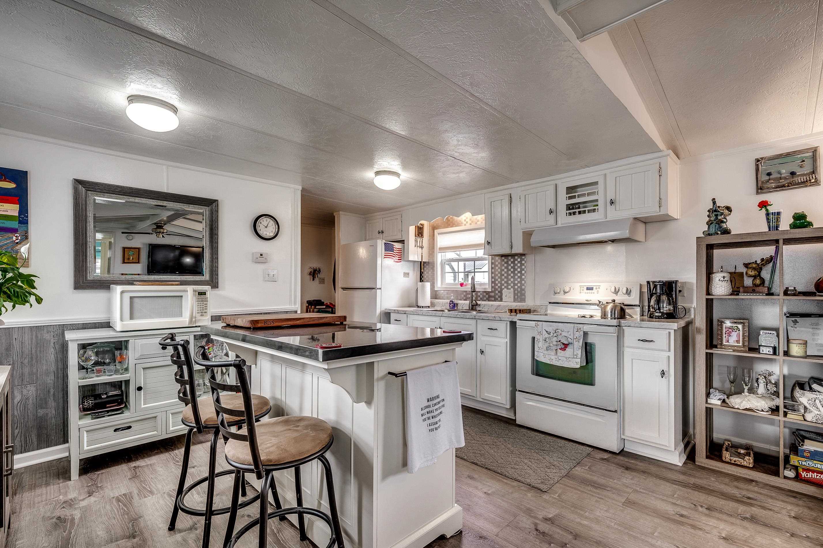 1505 Gardenia Ave. Property Photo 5
