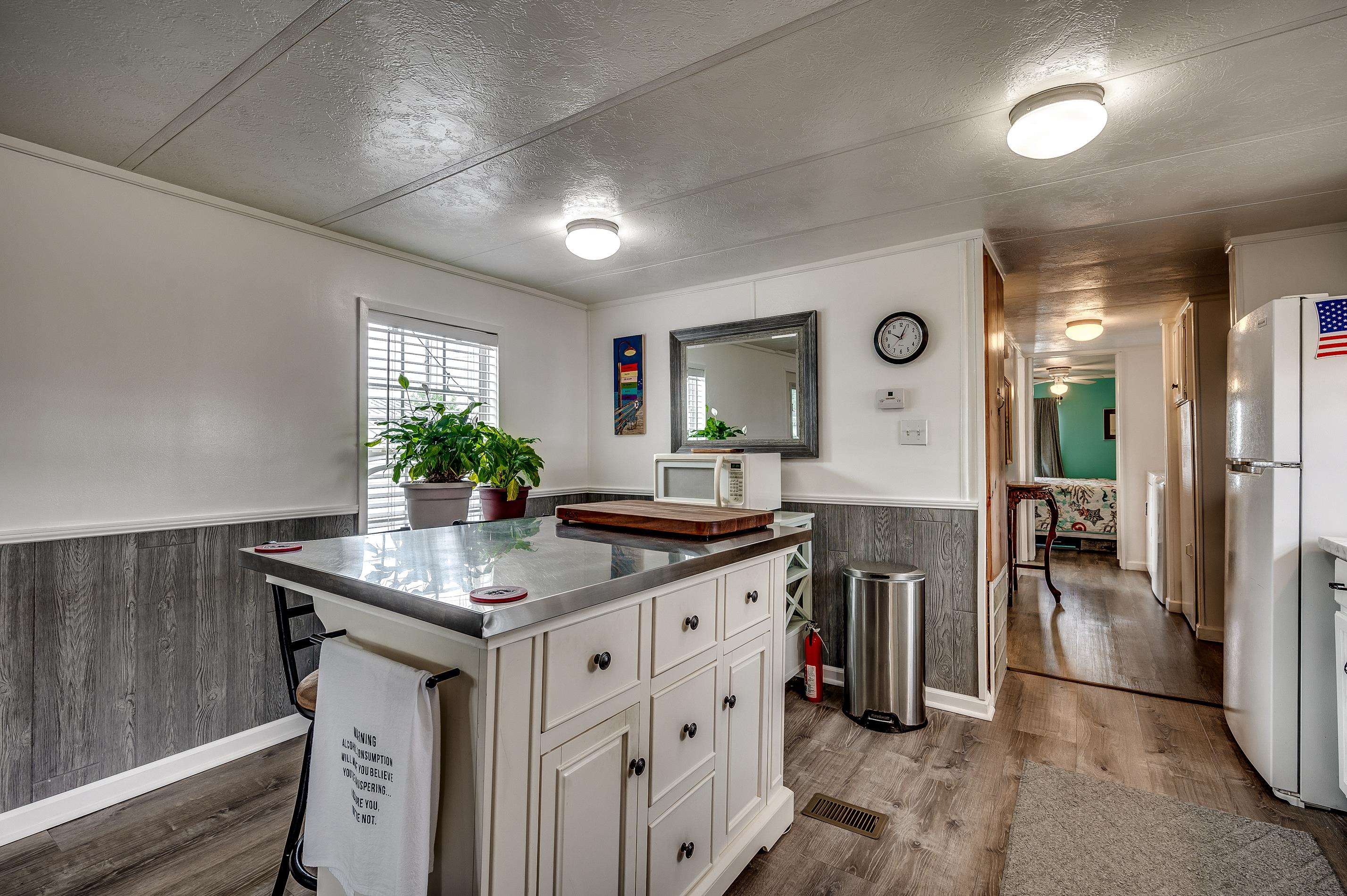 1505 Gardenia Ave. Property Photo 7