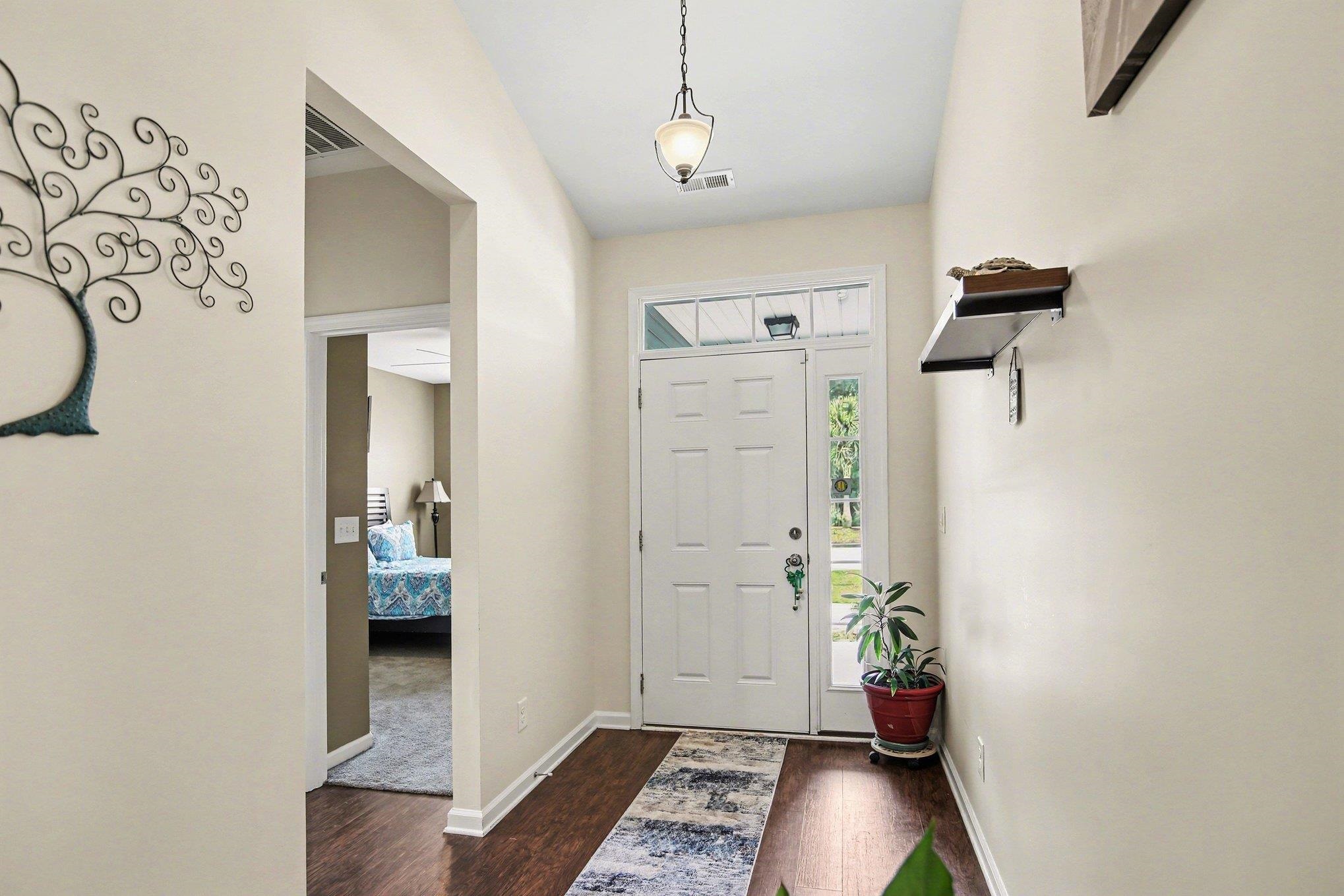 605 Queen Palm Ct. Property Photo 4