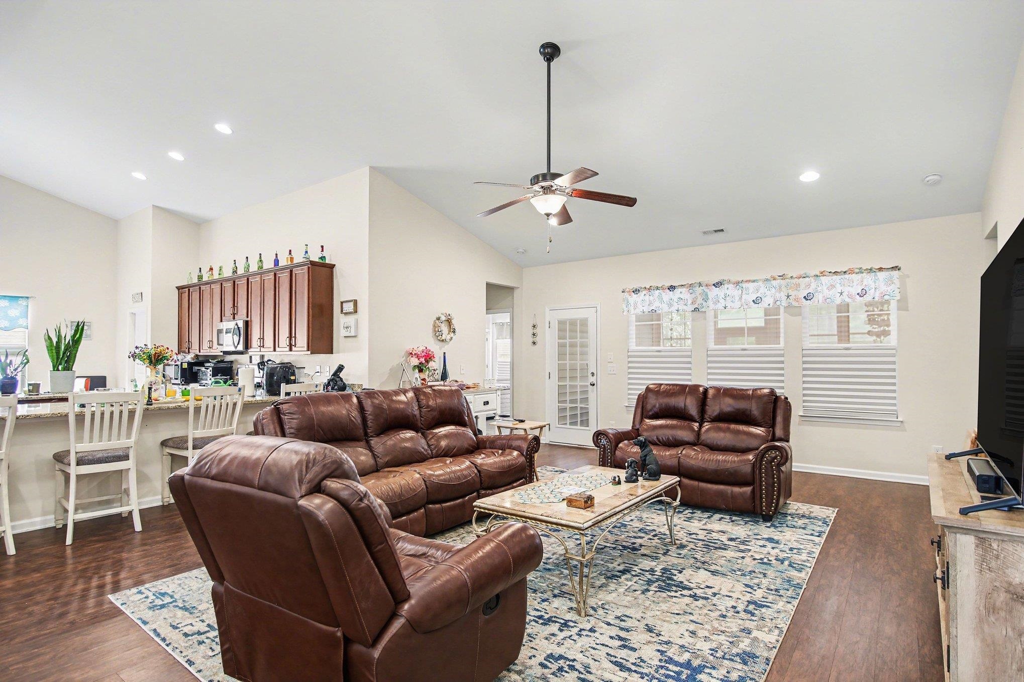 605 Queen Palm Ct. Property Photo 5