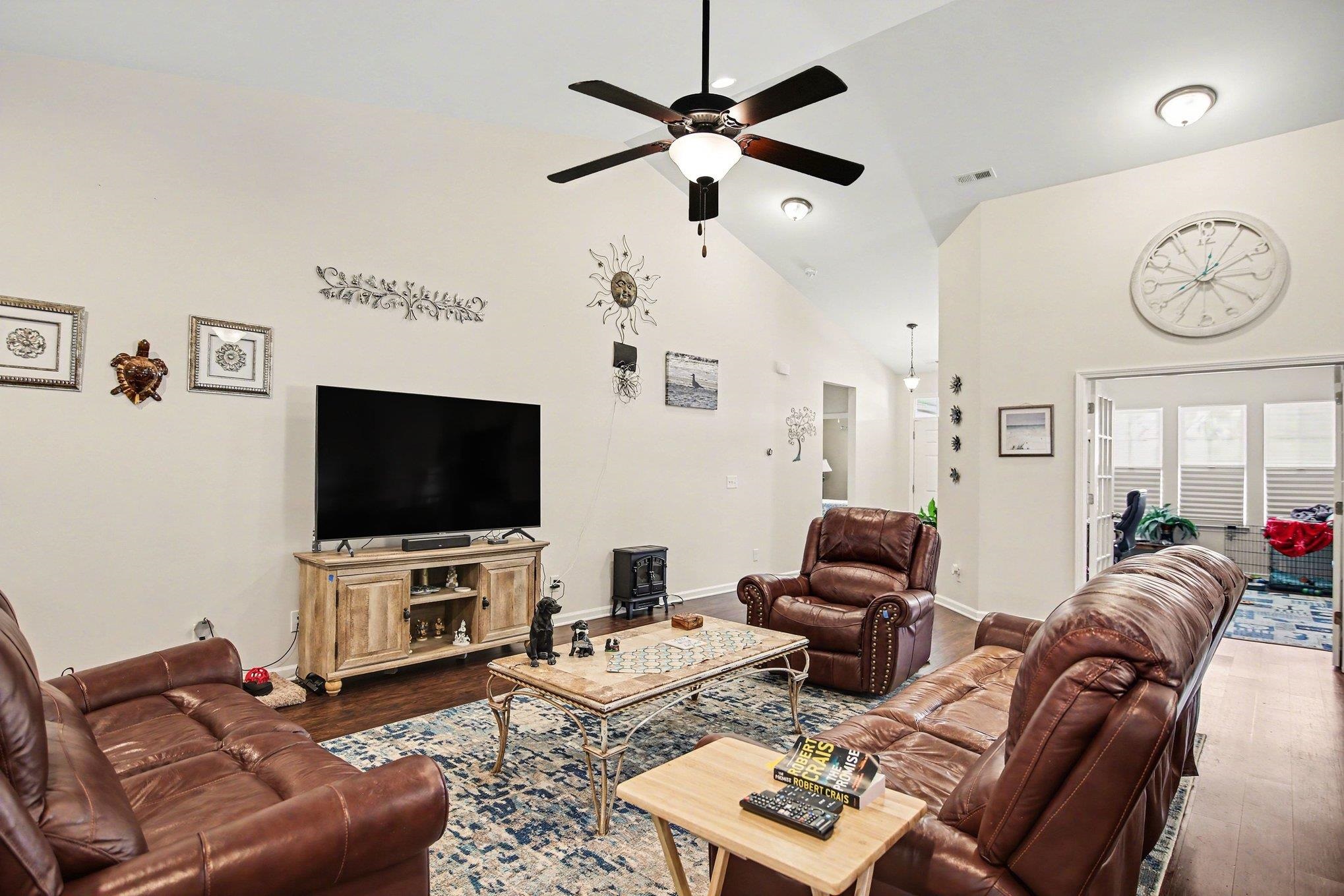 605 Queen Palm Ct. Property Photo 7