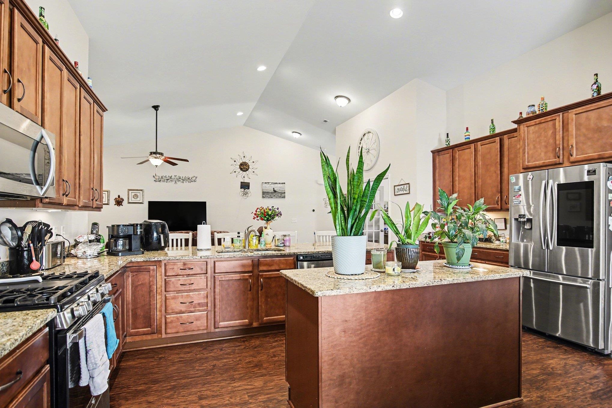 605 Queen Palm Ct. Property Photo 11