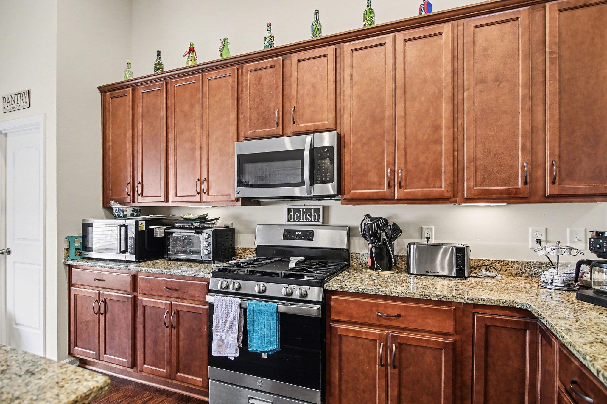 605 Queen Palm Ct. Property Photo 12
