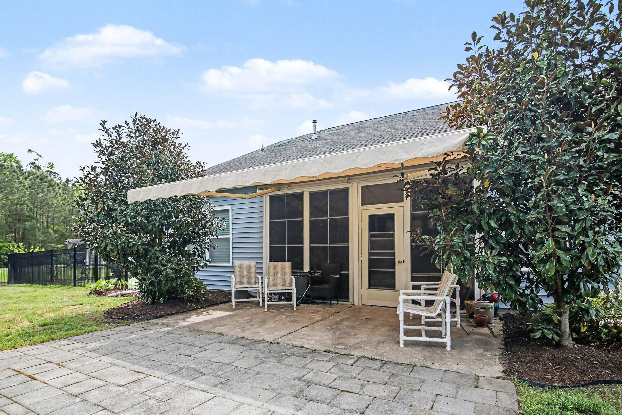 605 Queen Palm Ct. Property Photo 28