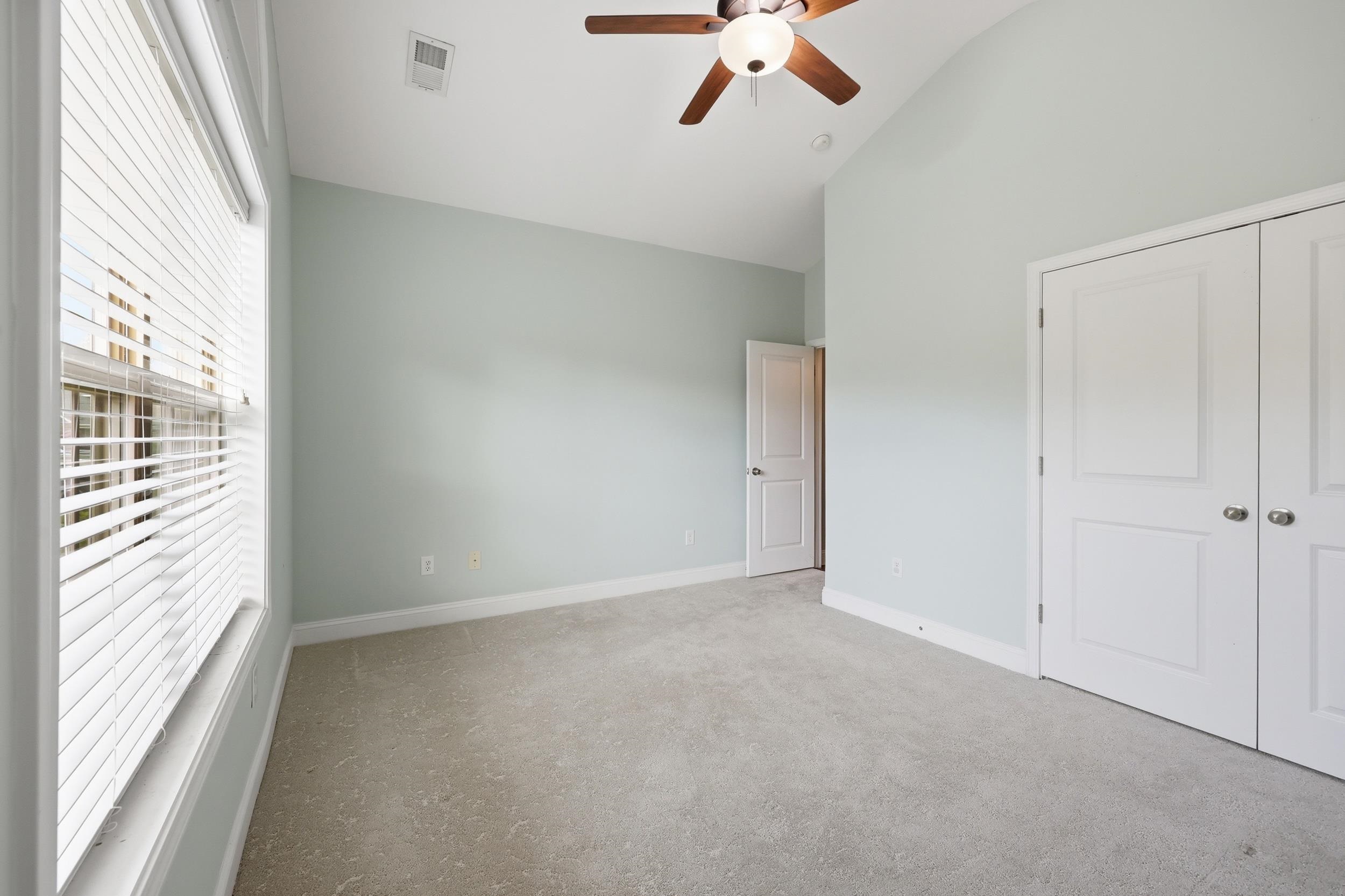 162 Summerlight Dr. Property Photo 8
