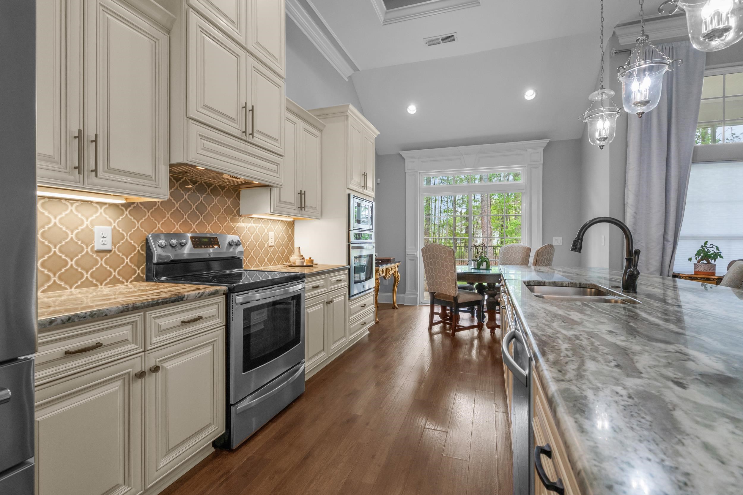 2851 Mcleod Ln. Property Photo 18