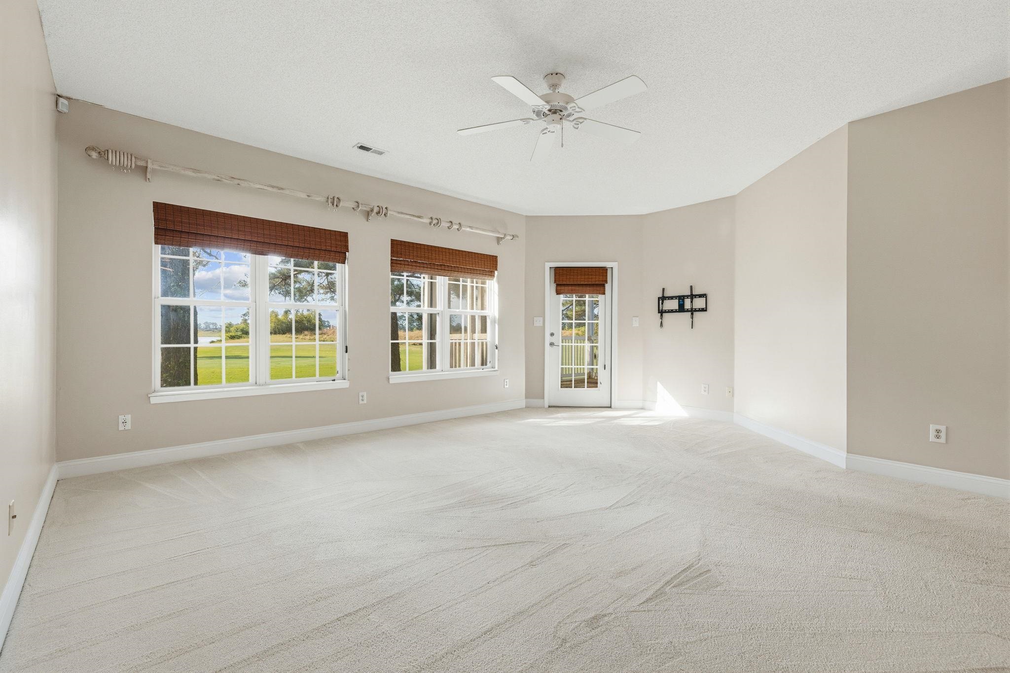 5049 Glenbrook Dr. Property Photo 4