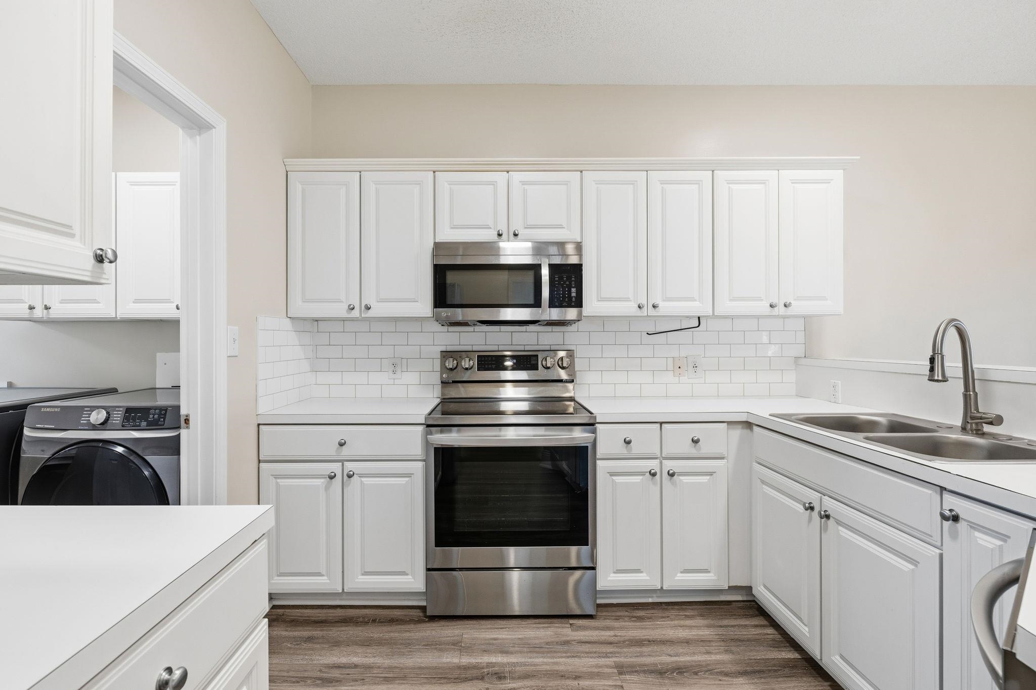 5049 Glenbrook Dr. Property Photo 10