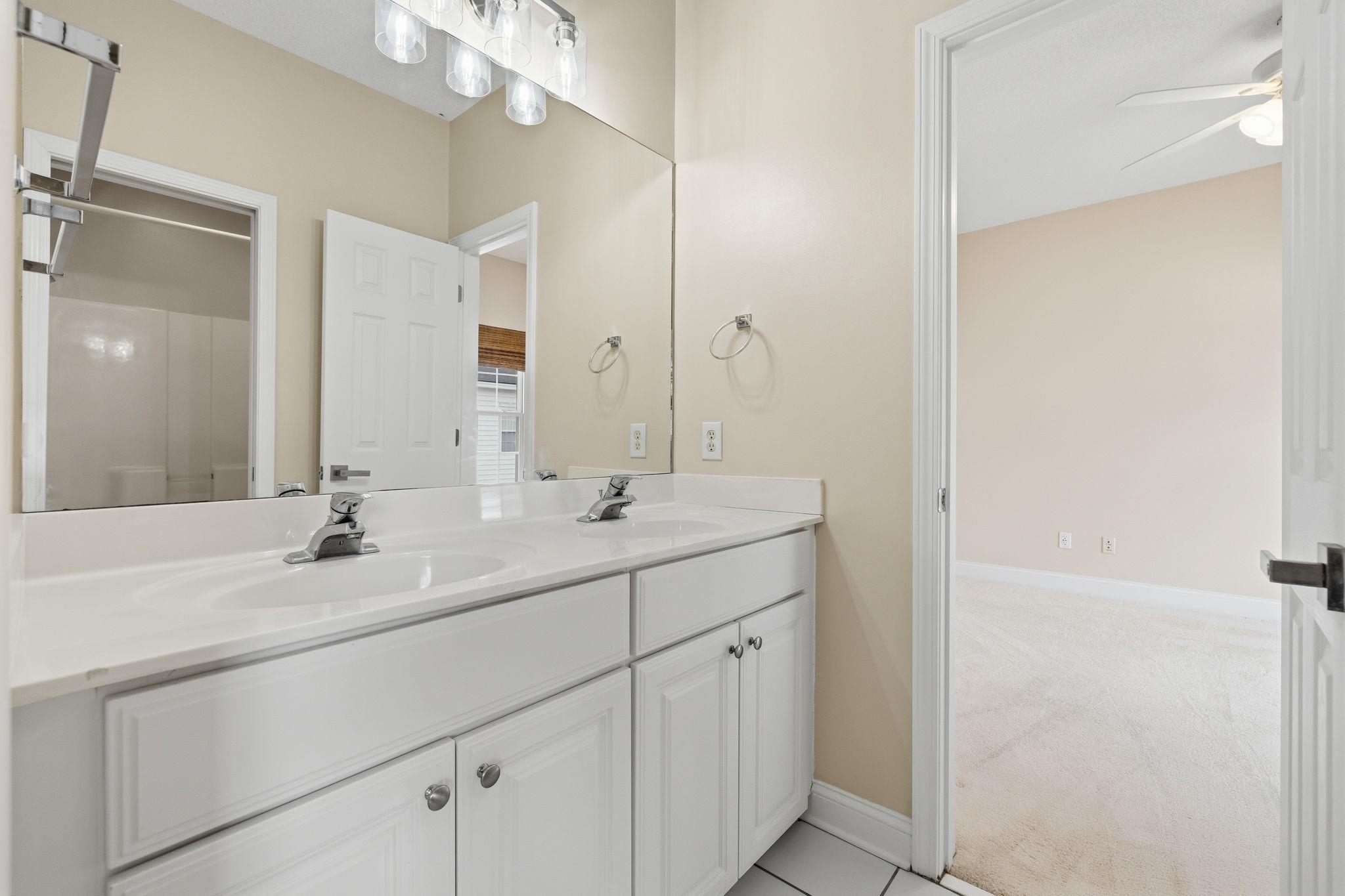 5049 Glenbrook Dr. Property Photo 28