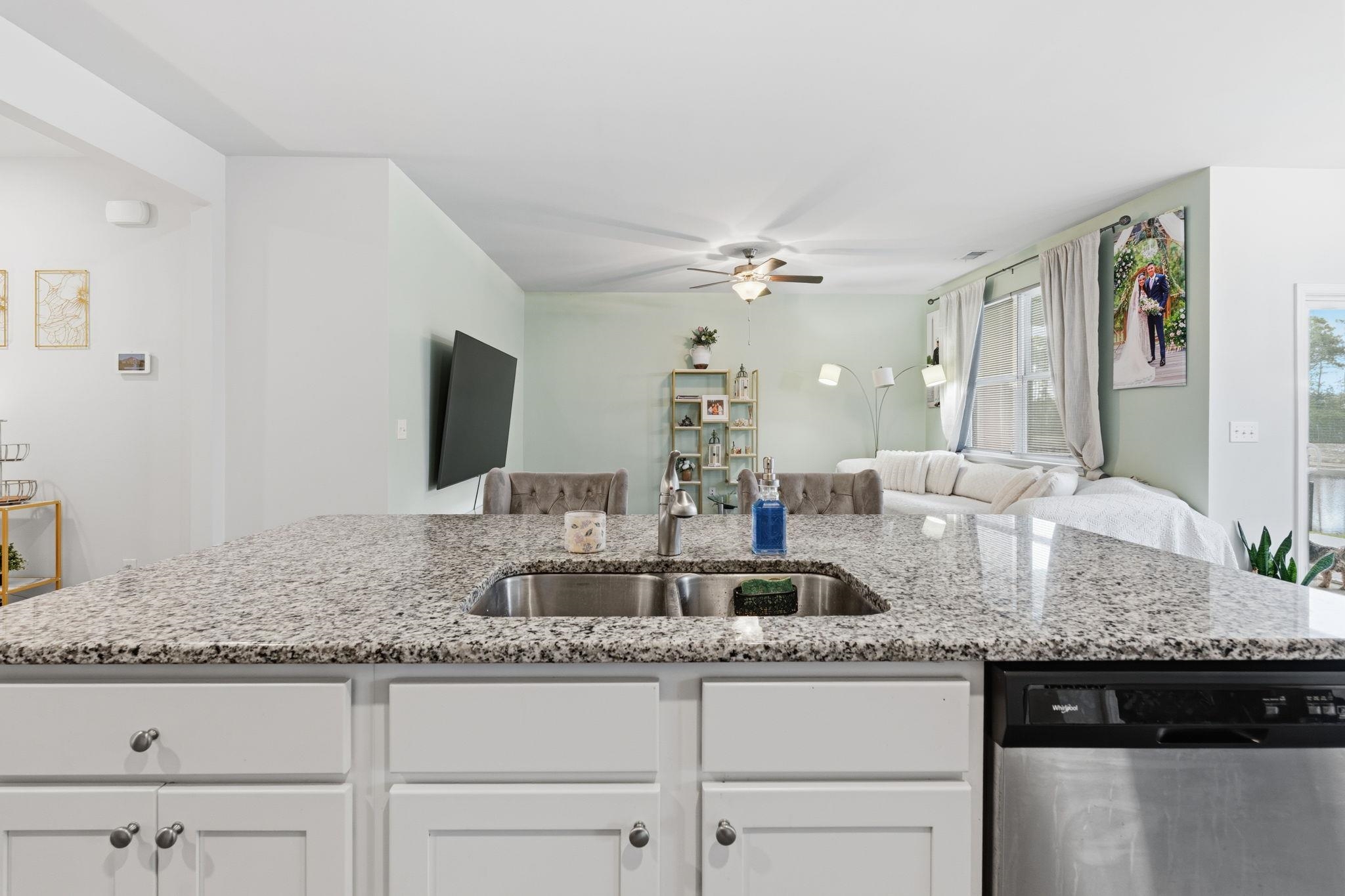2261 Blackthorn Dr. Property Photo 3