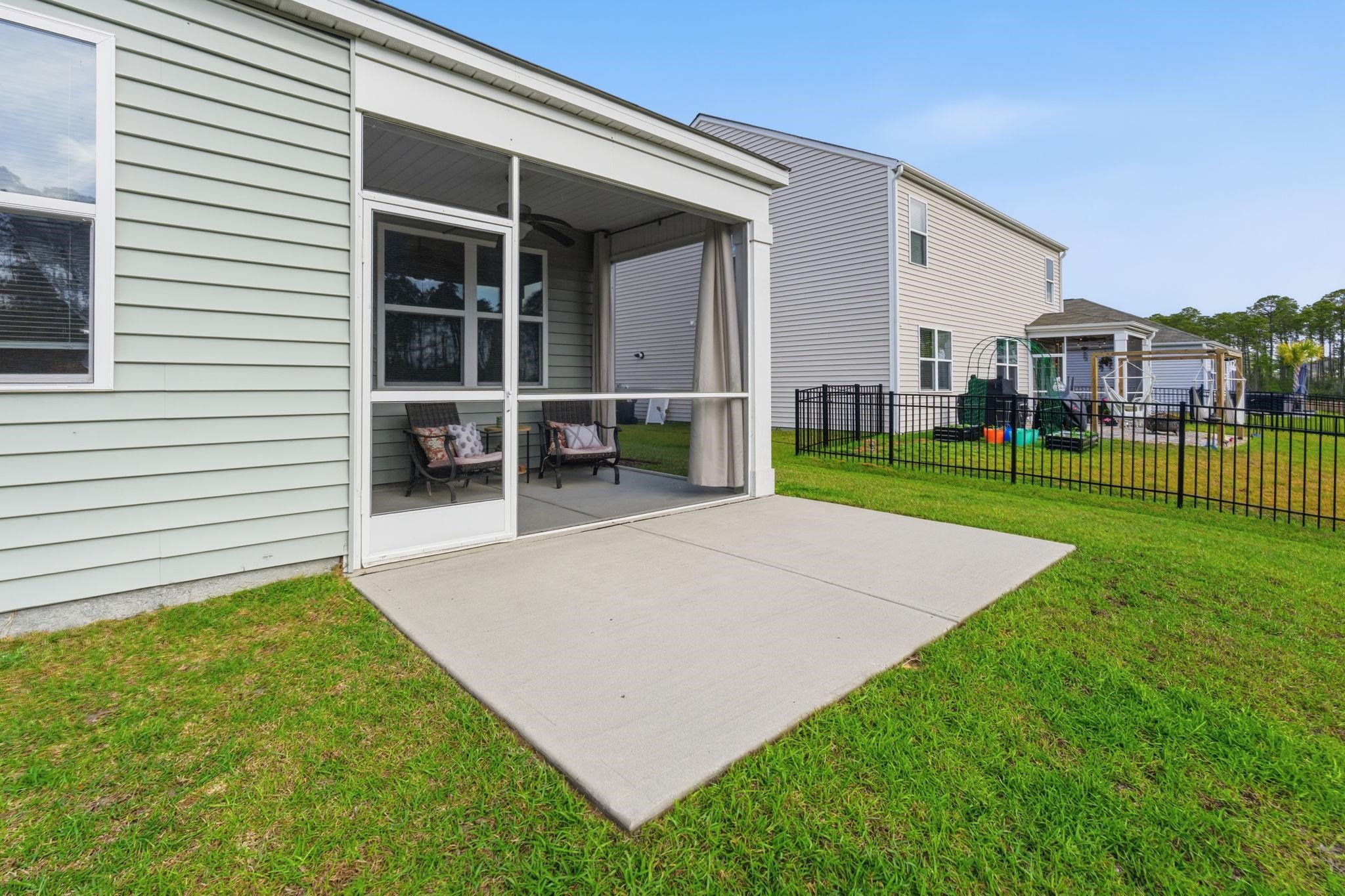 2261 Blackthorn Dr. Property Photo 22