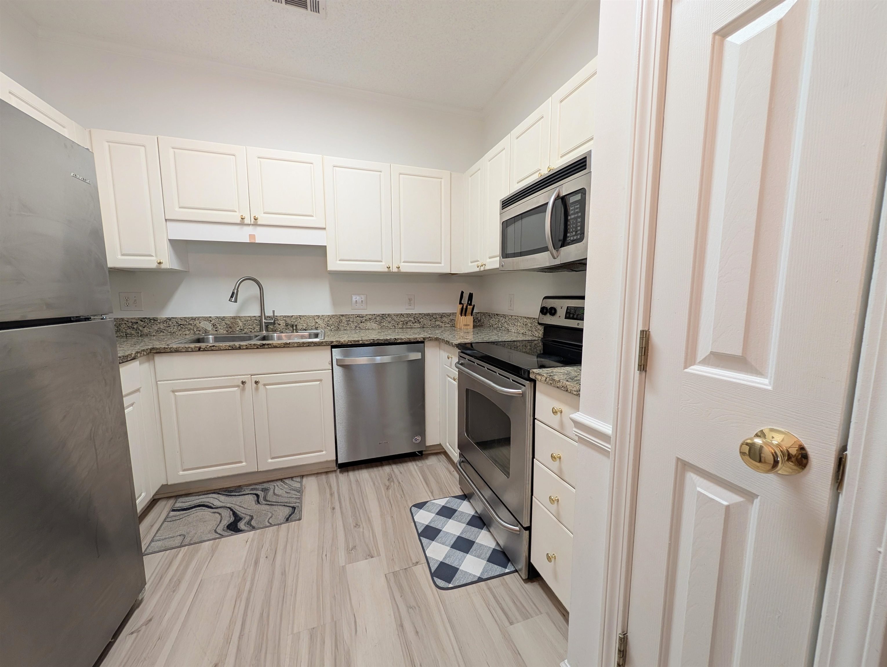 9754 Leyland Dr. Property Photo 4