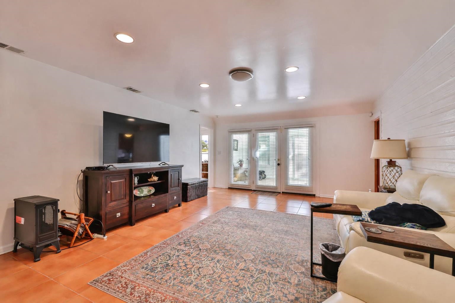 5516 Springs Ave. Property Photo 4