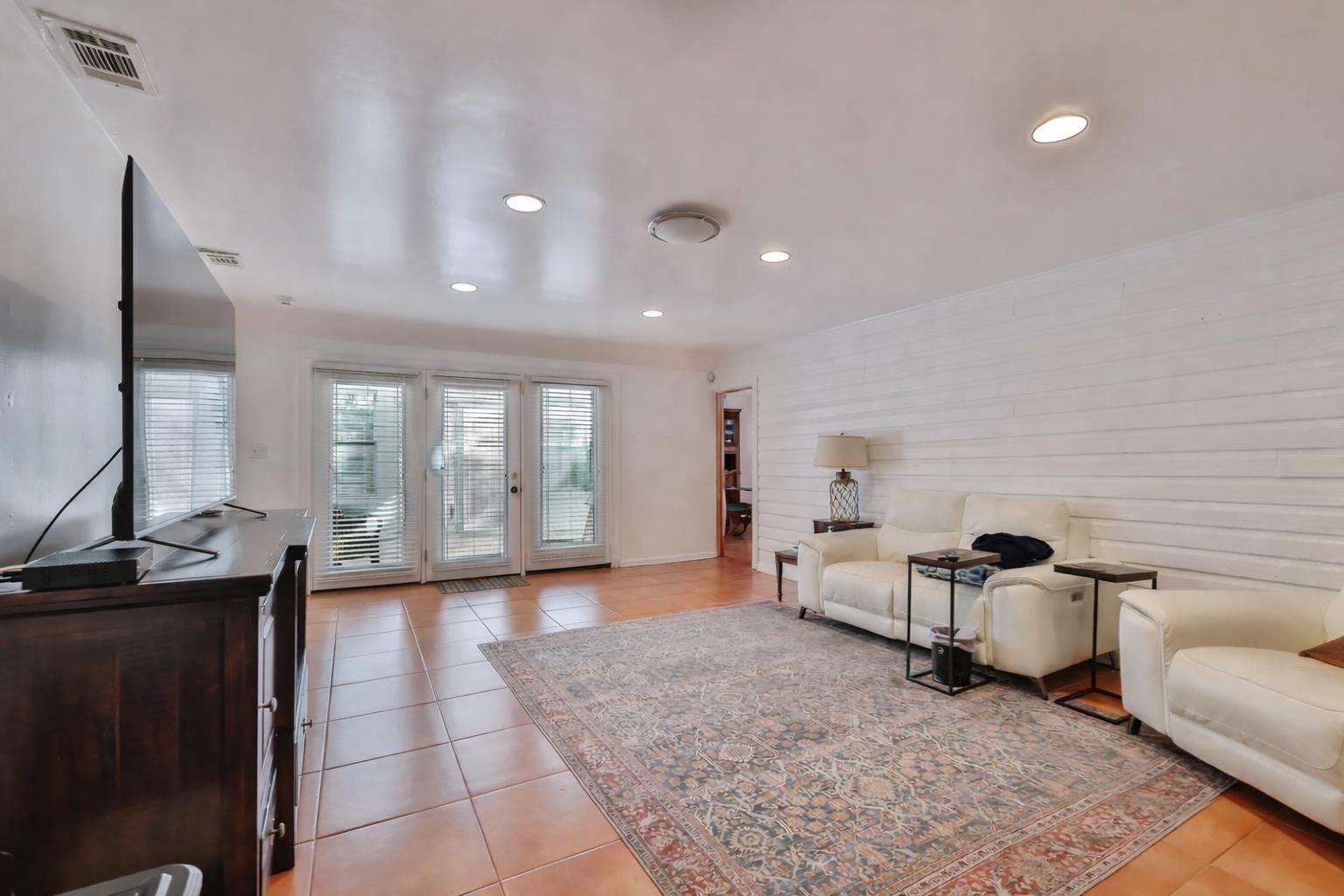 5516 Springs Ave. Property Photo 5