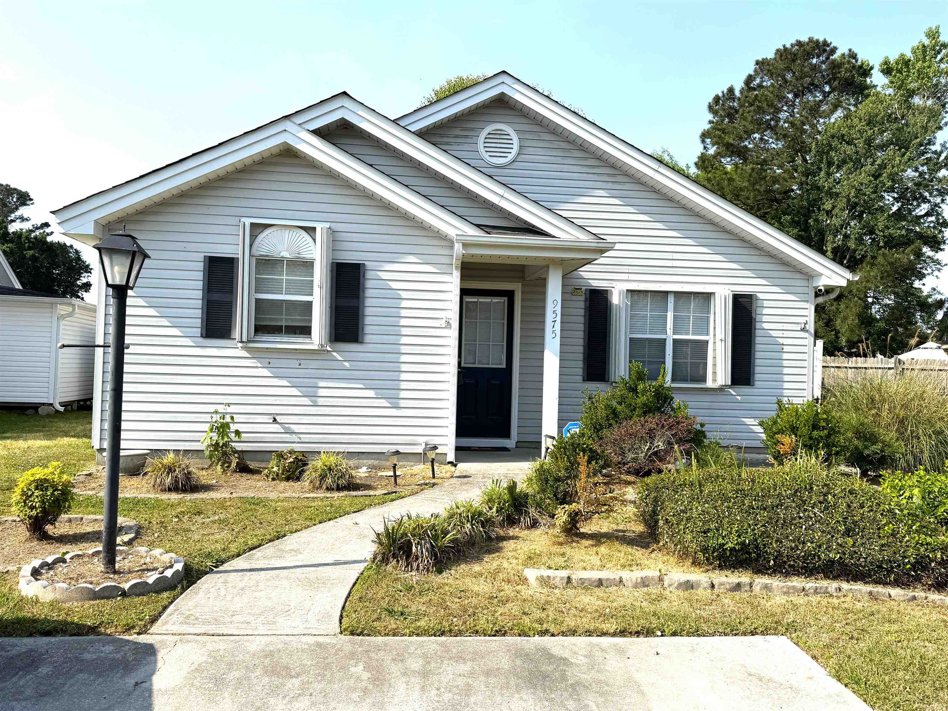 9575 Leeds Circle Property Photo 1