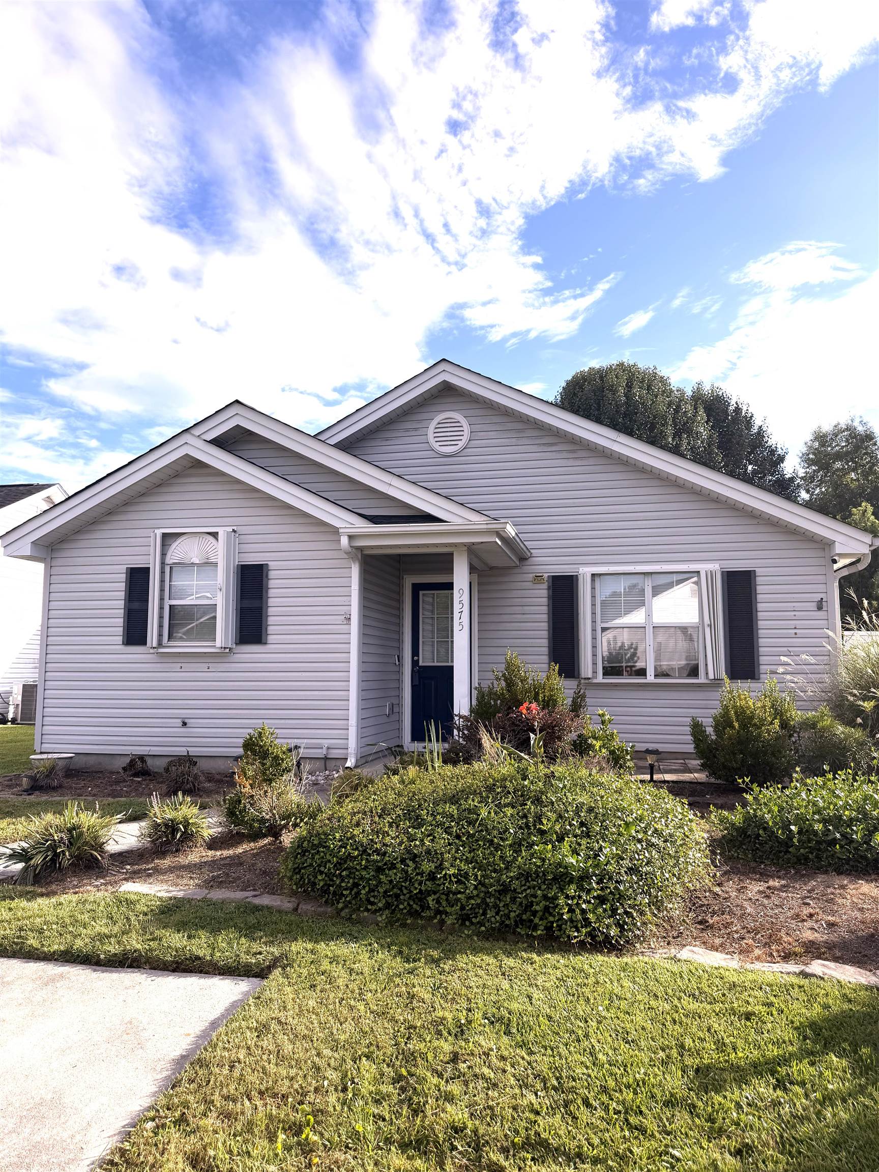 9575 Leeds Circle Property Photo 1