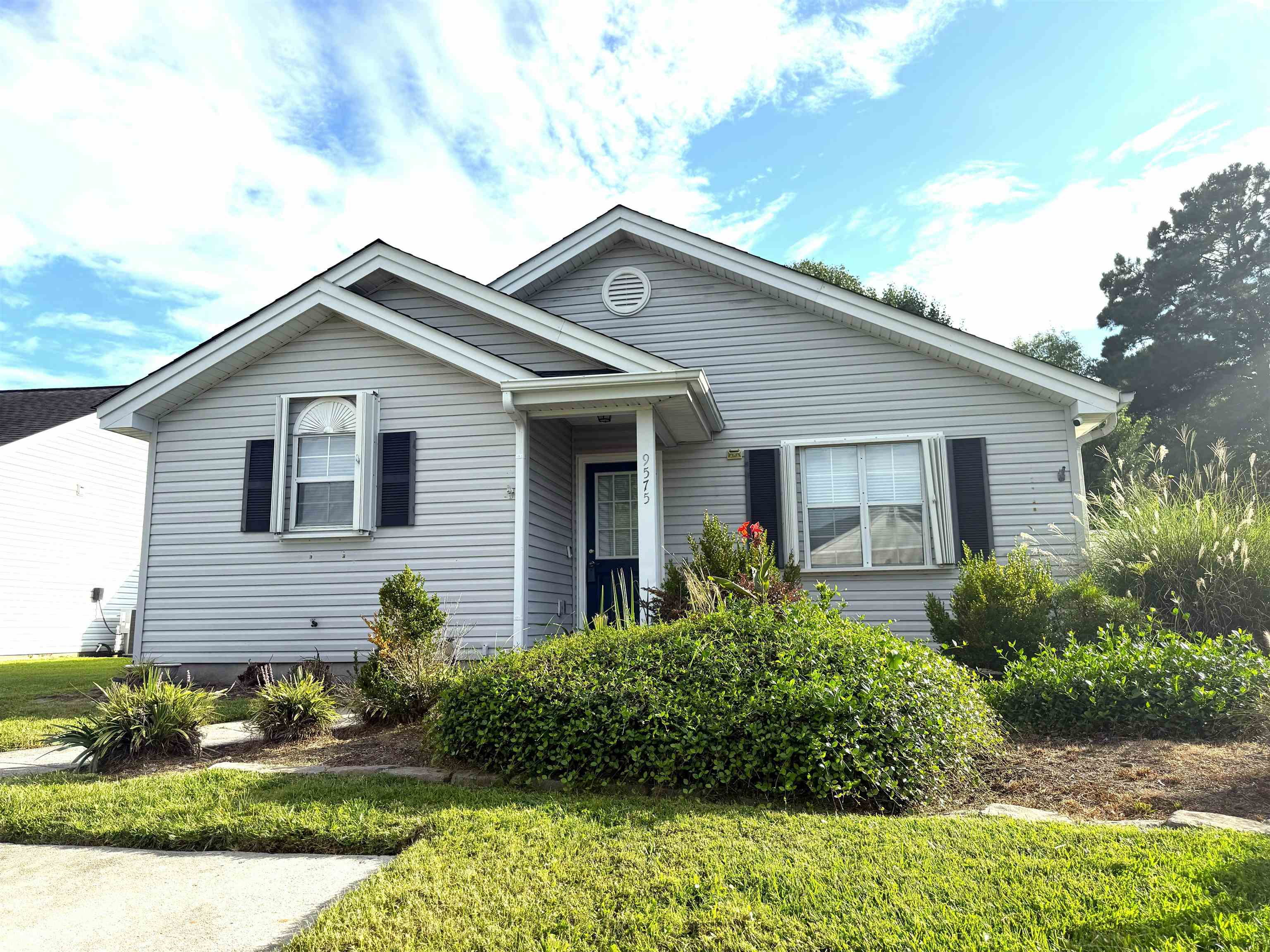 9575 Leeds Circle Property Photo 2