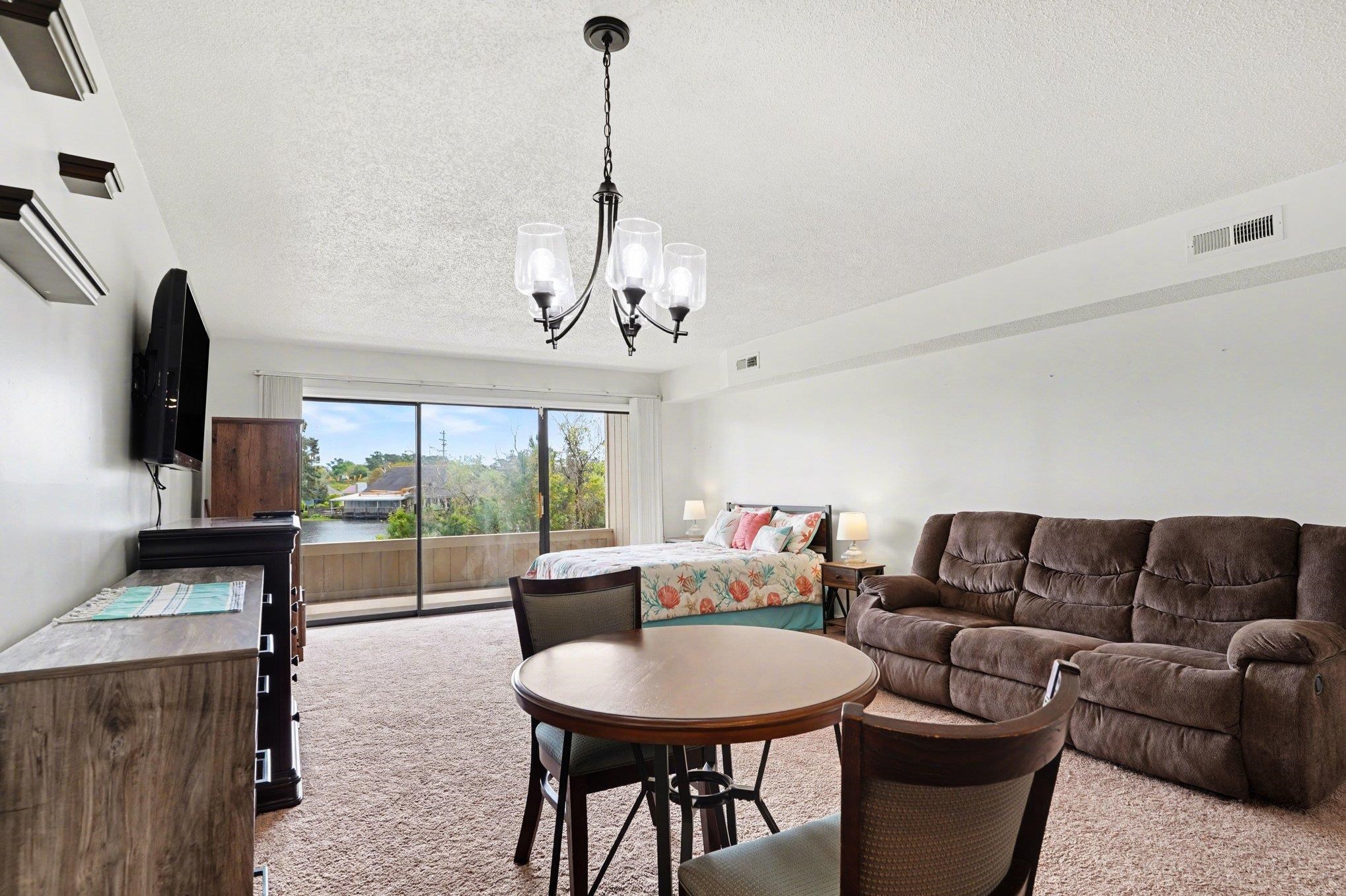 4286 Pinehurst Circle Property Photo 4