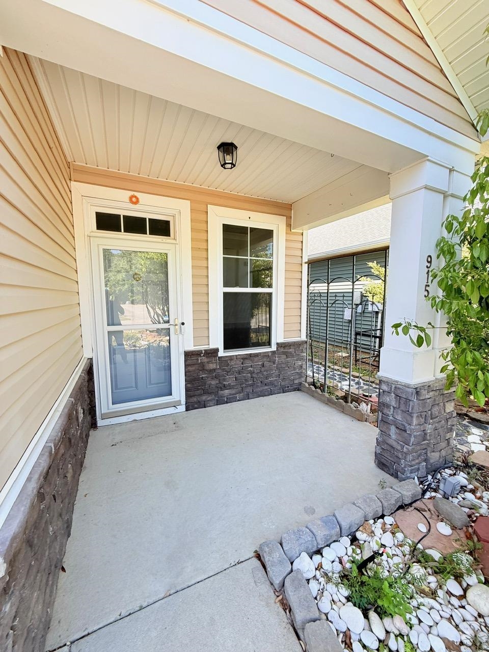 915 Oglethorpe Dr. Property Photo 2