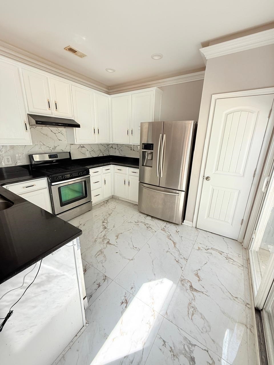 915 Oglethorpe Dr. Property Photo 9