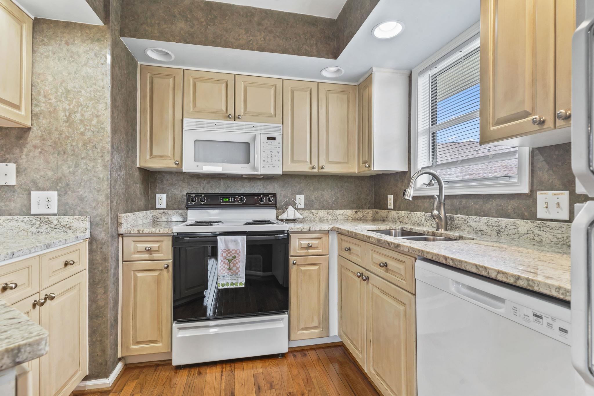 300 Shorehaven Dr. Property Photo 11