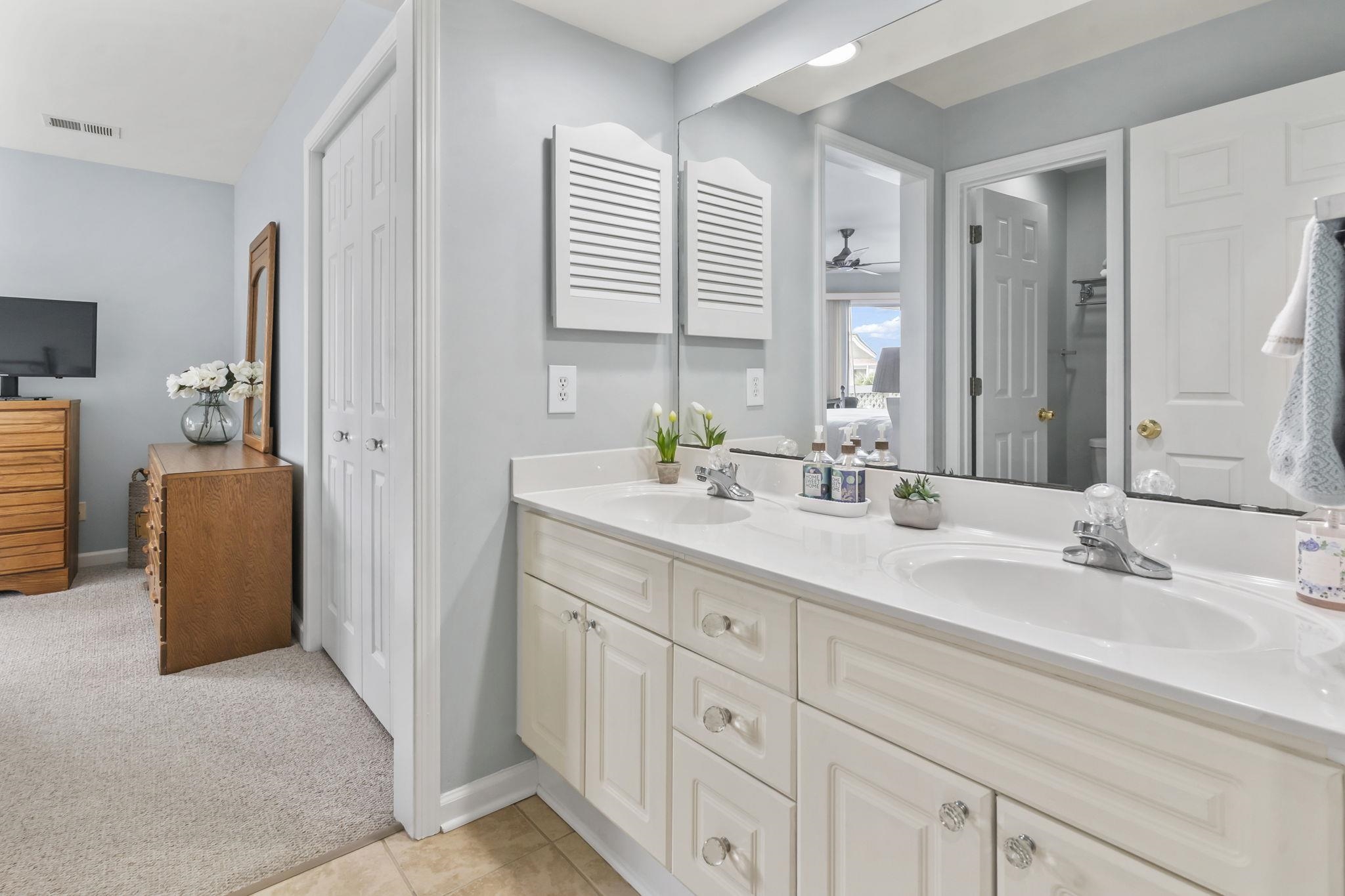 300 Shorehaven Dr. Property Photo 15