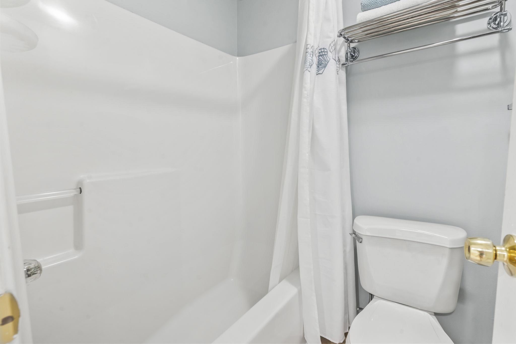 300 Shorehaven Dr. Property Photo 16