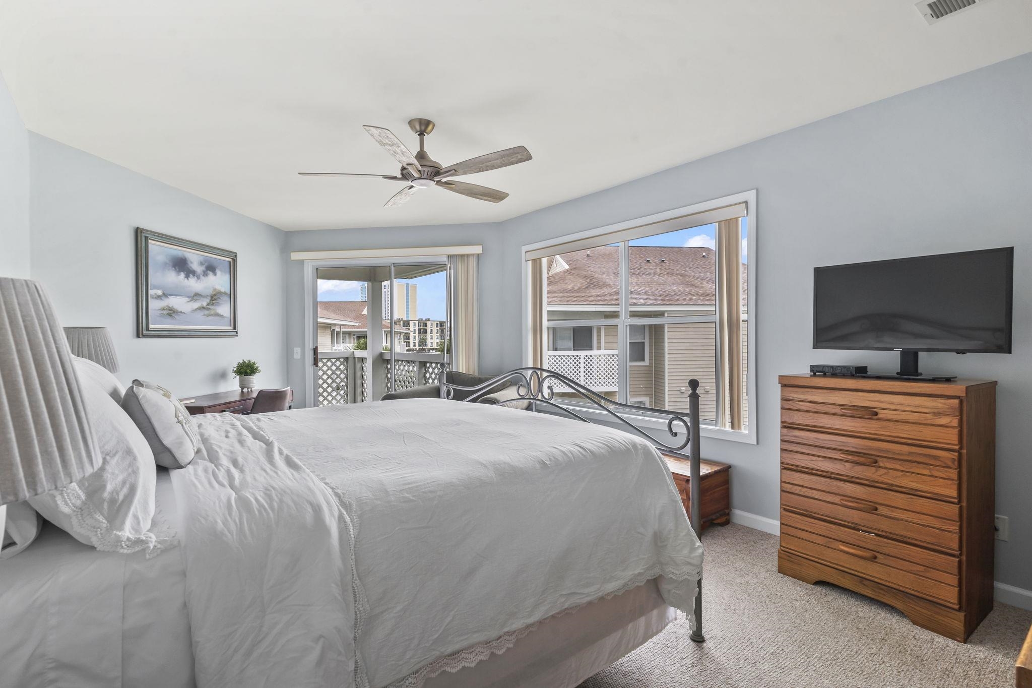 300 Shorehaven Dr. Property Photo 17