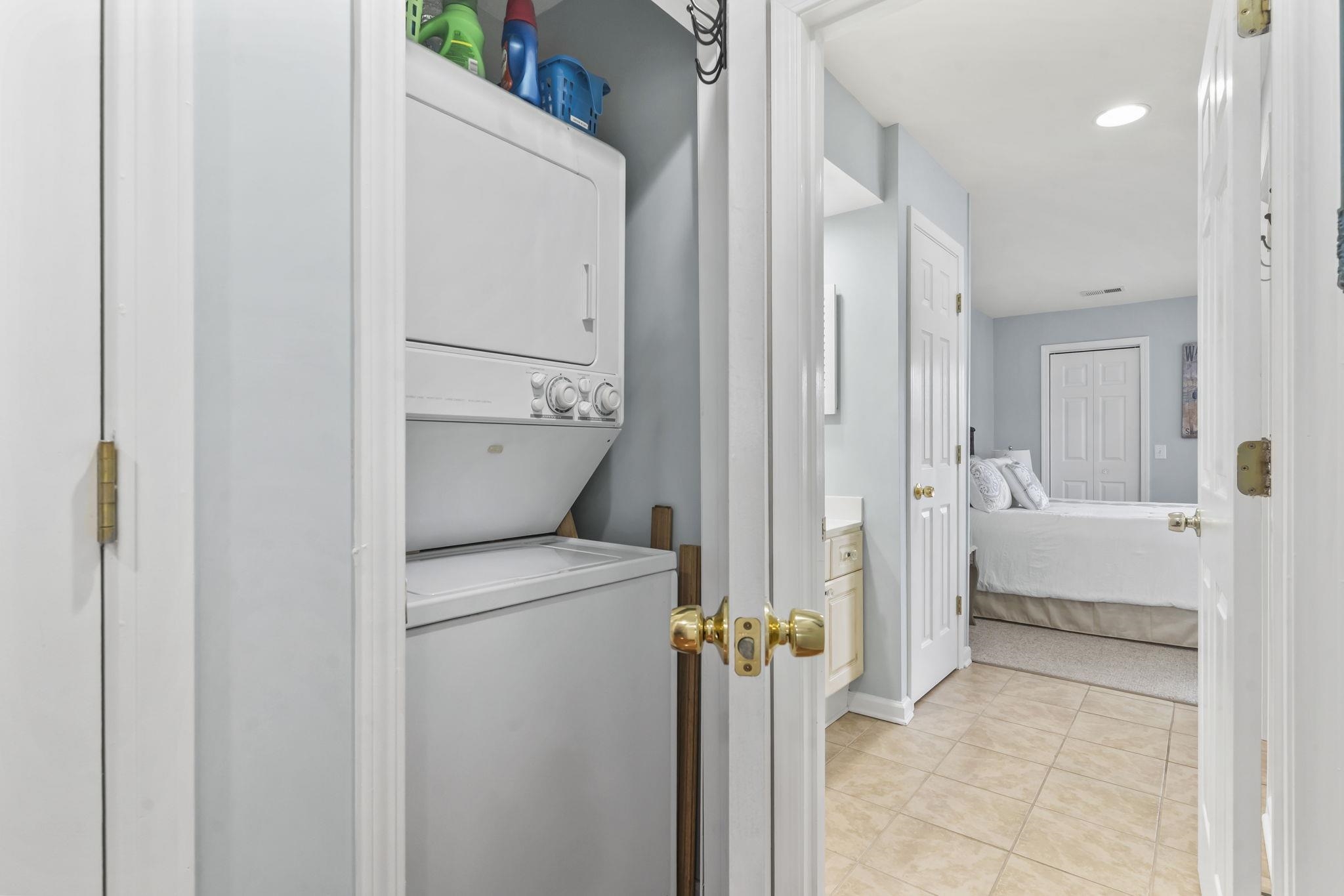 300 Shorehaven Dr. Property Photo 20